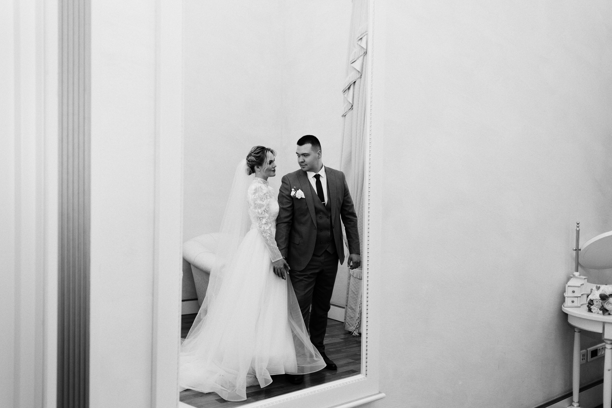 Свадебный фотограф в Тюмени Дарья Мустафина, портрет невесты в светлых тонах. Портретный фотограф Тюмень Дарья Мустафина