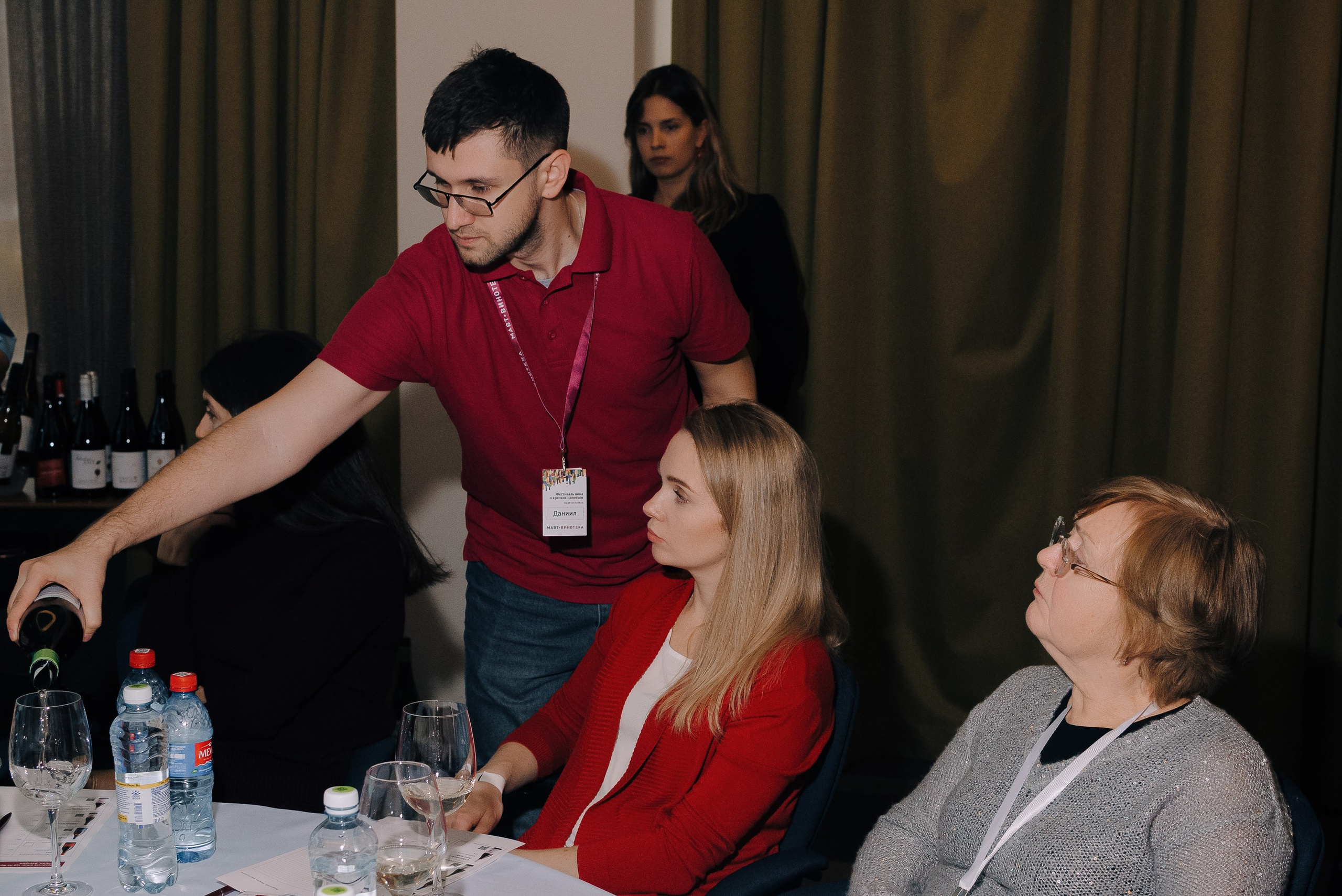 ФЕСТИВАЛЬ ВИНА И КРЕПКИХ НАПИТКОВ МАВТ-ВИНОТЕКА. Репортажный фотограф Зуев Роман г. Челябинск