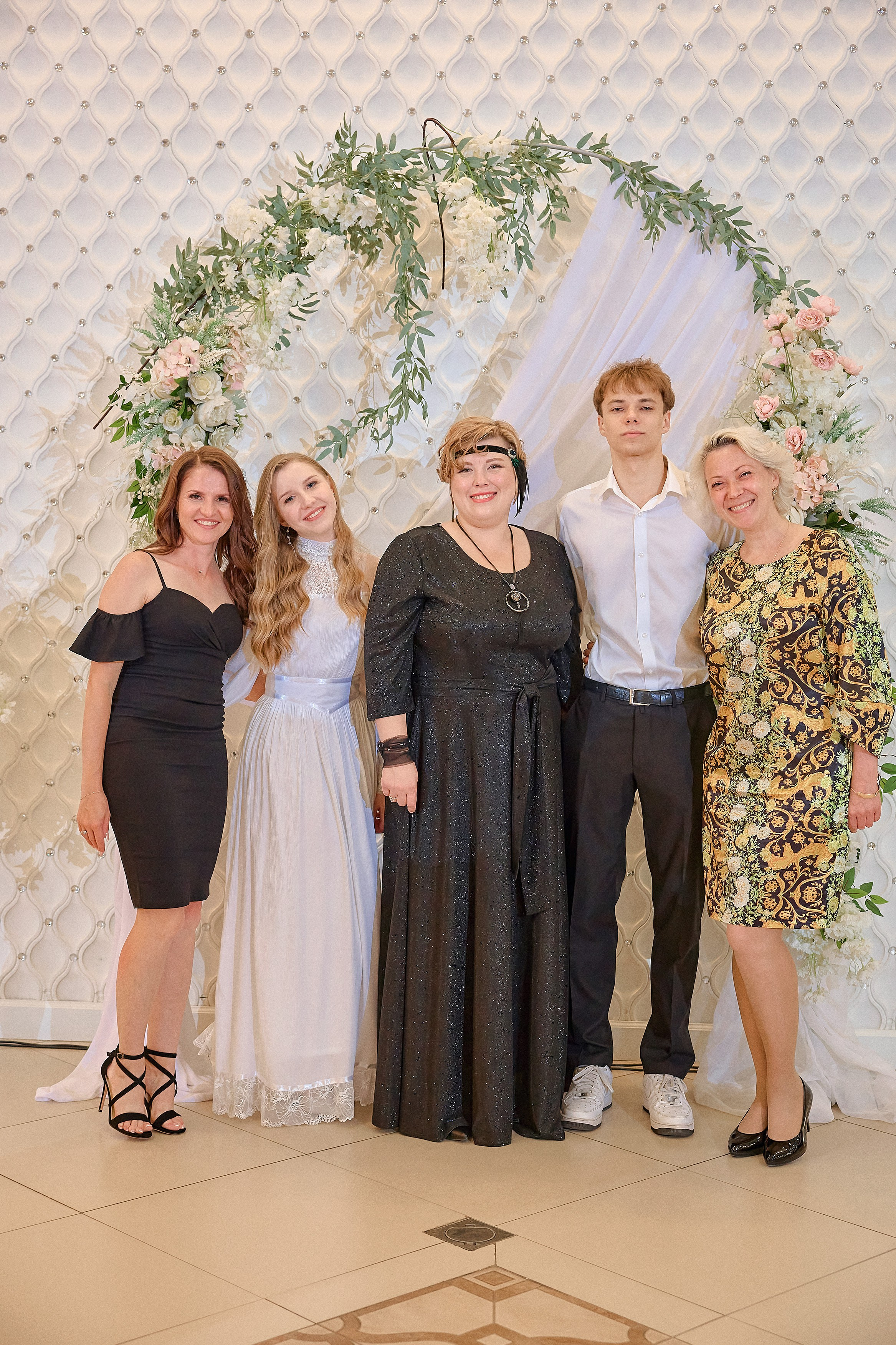 Портфолио репортажной фотосъёмки: Выпускной в ресторане «Император». Фотограф Яковлев Роман — Красноярск