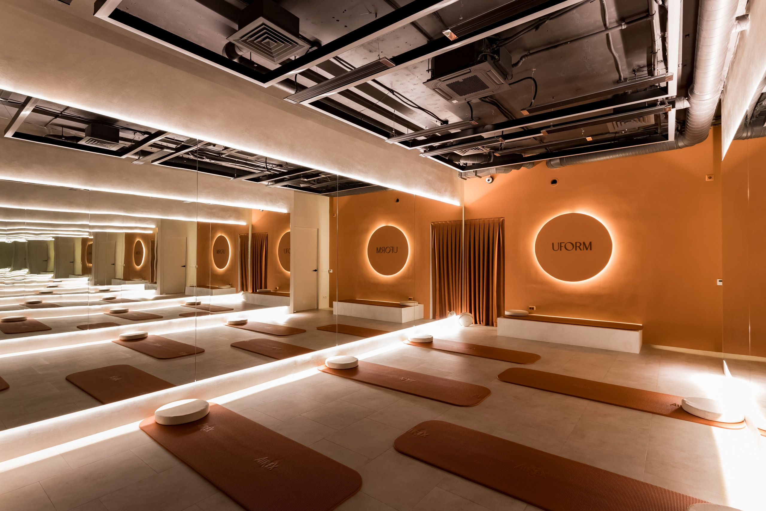 Фотосъемка для студии йоги Uform. Интерьеры, Контент, Портреты | Фотограф в Москве Дани Терно