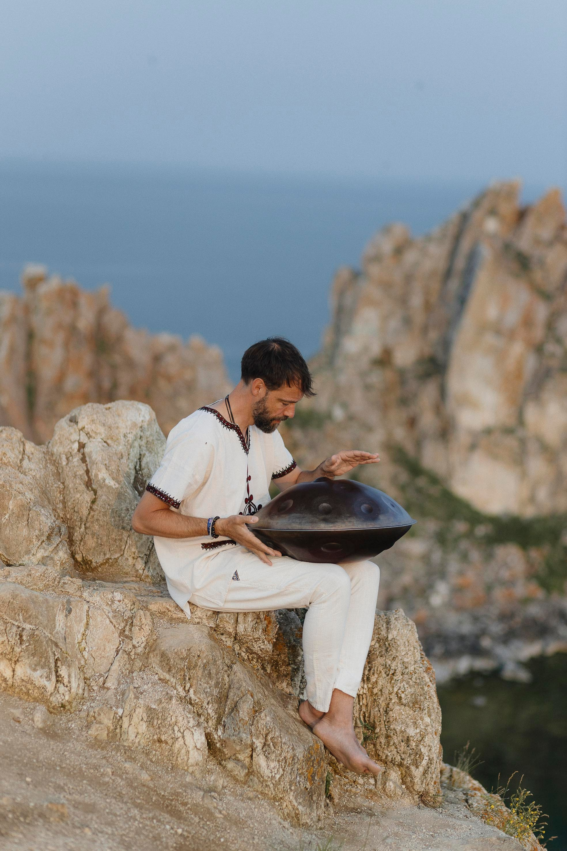 Контентная съемка для саундхиллера, Хужир. Фотограф Ольхон/ Индия, Регина