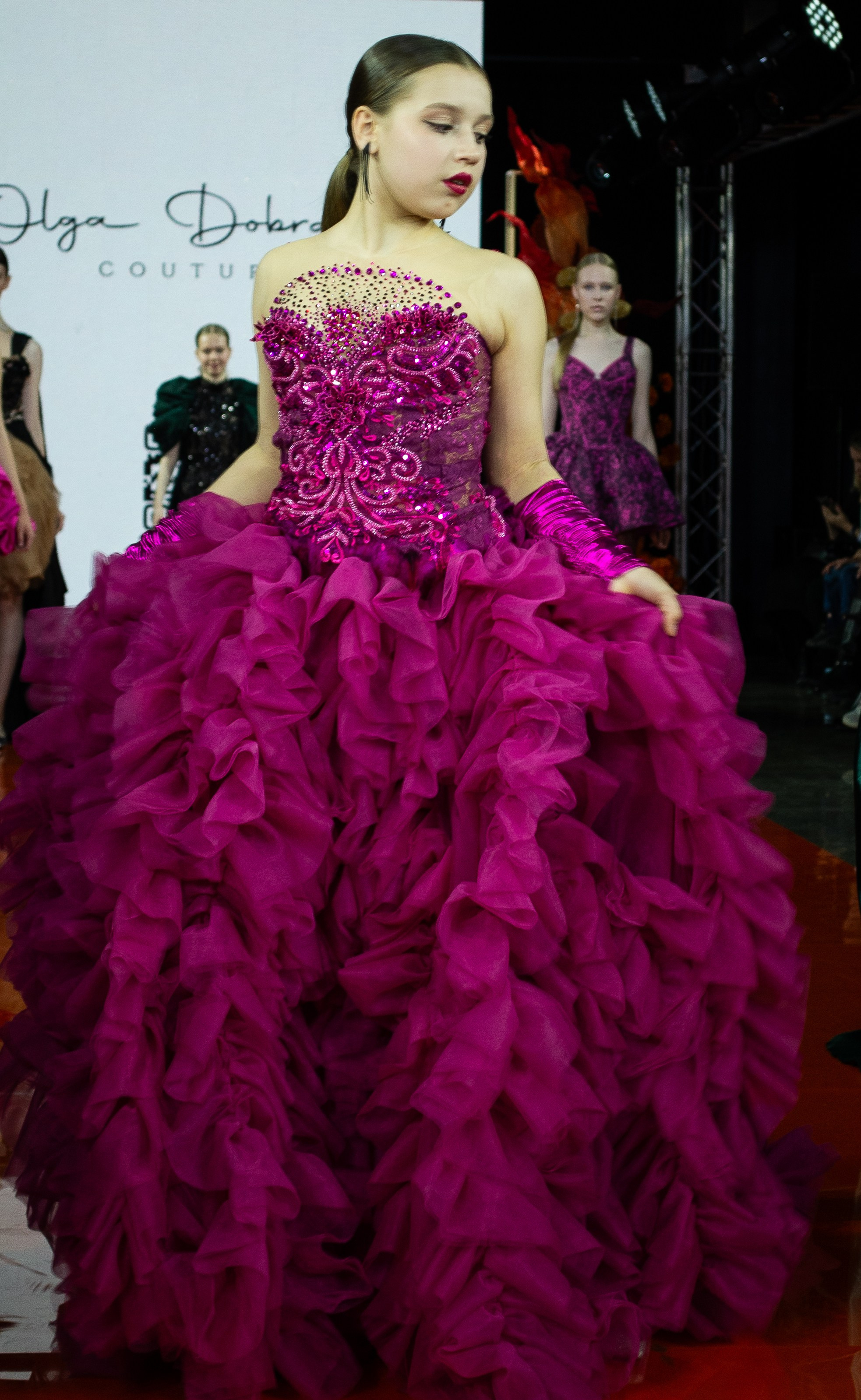 Показ Volga Fashion Week 2025. Victoria Radjevna Репортажный Фотограф — Видеограф Москва • Санкт-Петербург