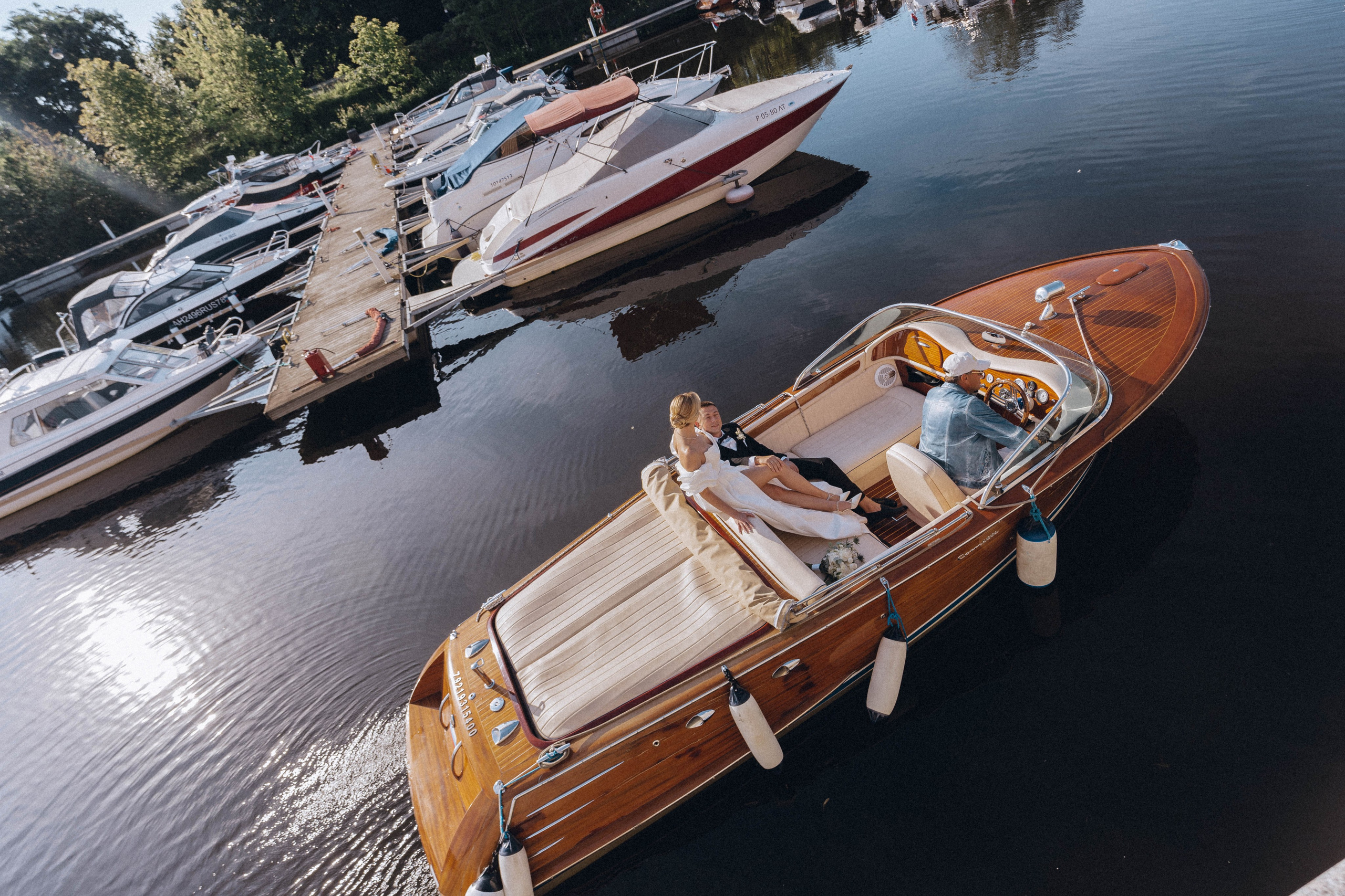 СВАДЕНБНАЯ СЬЕМКА НА КАТЕРЕ ПО КАНАЛАМ САНКТ-ПЕТЕРБУРГА И В АКВАТОРИИ НЕВЫ. Профессиональный фотограф, Санкт-Петербург — Виктория Богомолова