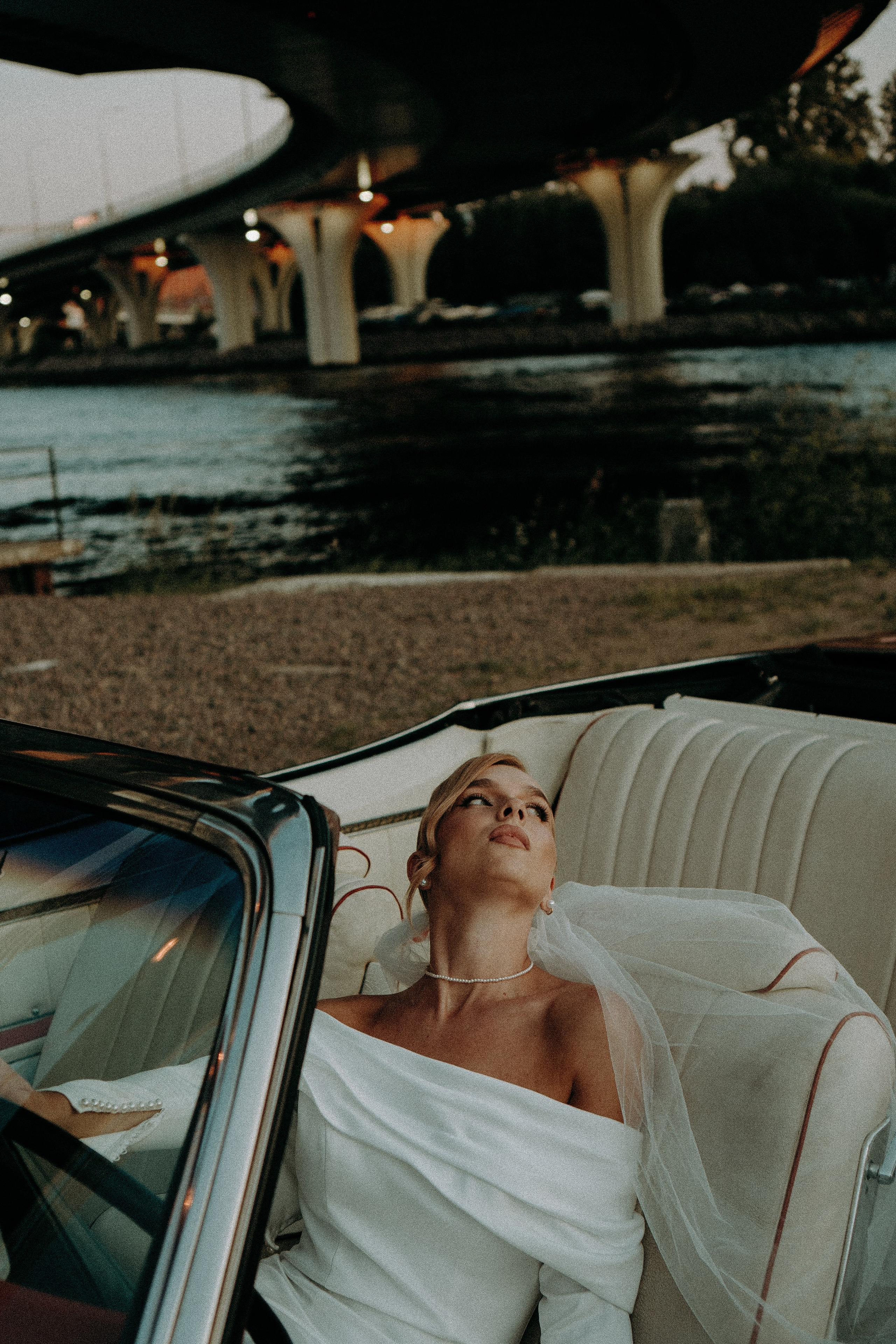 СВАДЕБНАЯ СЬЕМКА ВОЗЛЕ МСОТА БЕТАНКУРА НА КАБРИОЛЕТЕ. Профессиональный фотограф, Санкт-Петербург — Виктория Богомолова