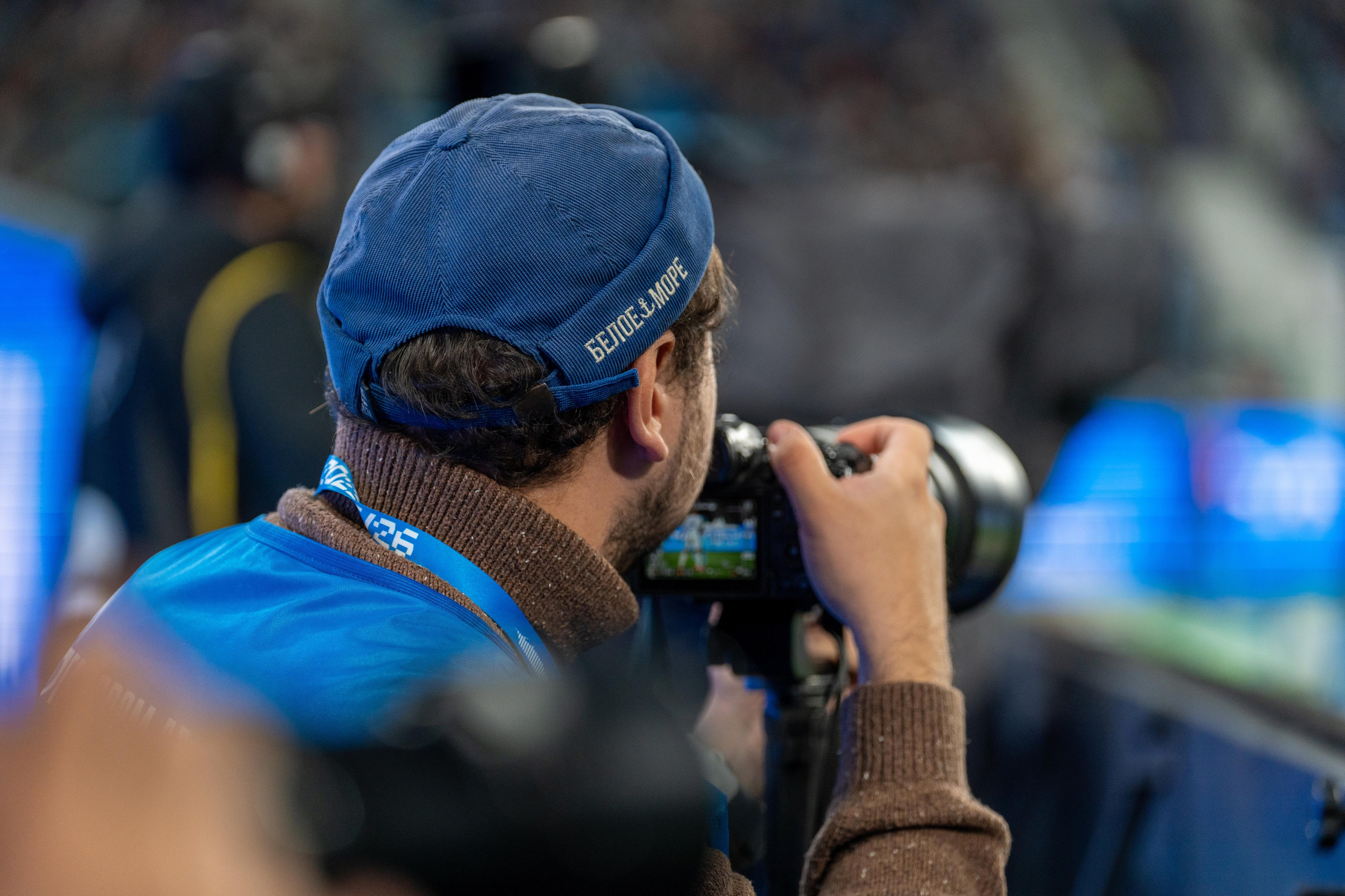 Спортивный фотограф Санкт-Петербург на Газпром Арене снимает матч Зенит — Оренбург