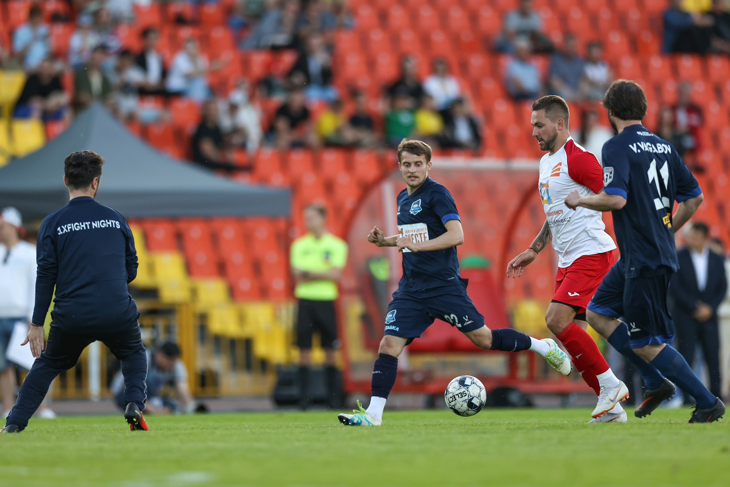 Благотворительный футбольный матч Друзья Бурмистрова vs ФК Fight Nights. Спортивный репортажный фотограф Казань Нафис Сиразетдинов