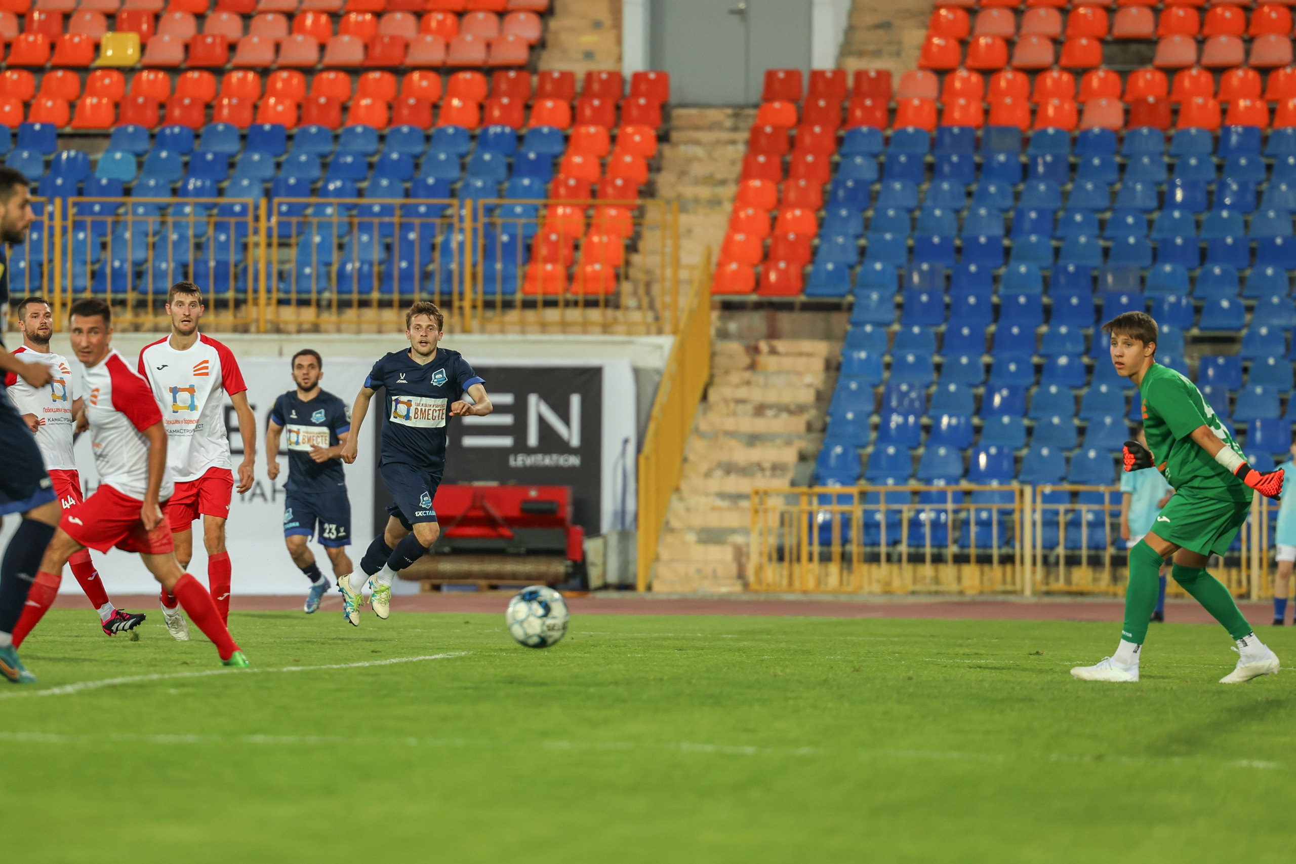 Благотворительный футбольный матч Друзья Бурмистрова vs ФК Fight Nights. Спортивный репортажный фотограф Казань Нафис Сиразетдинов