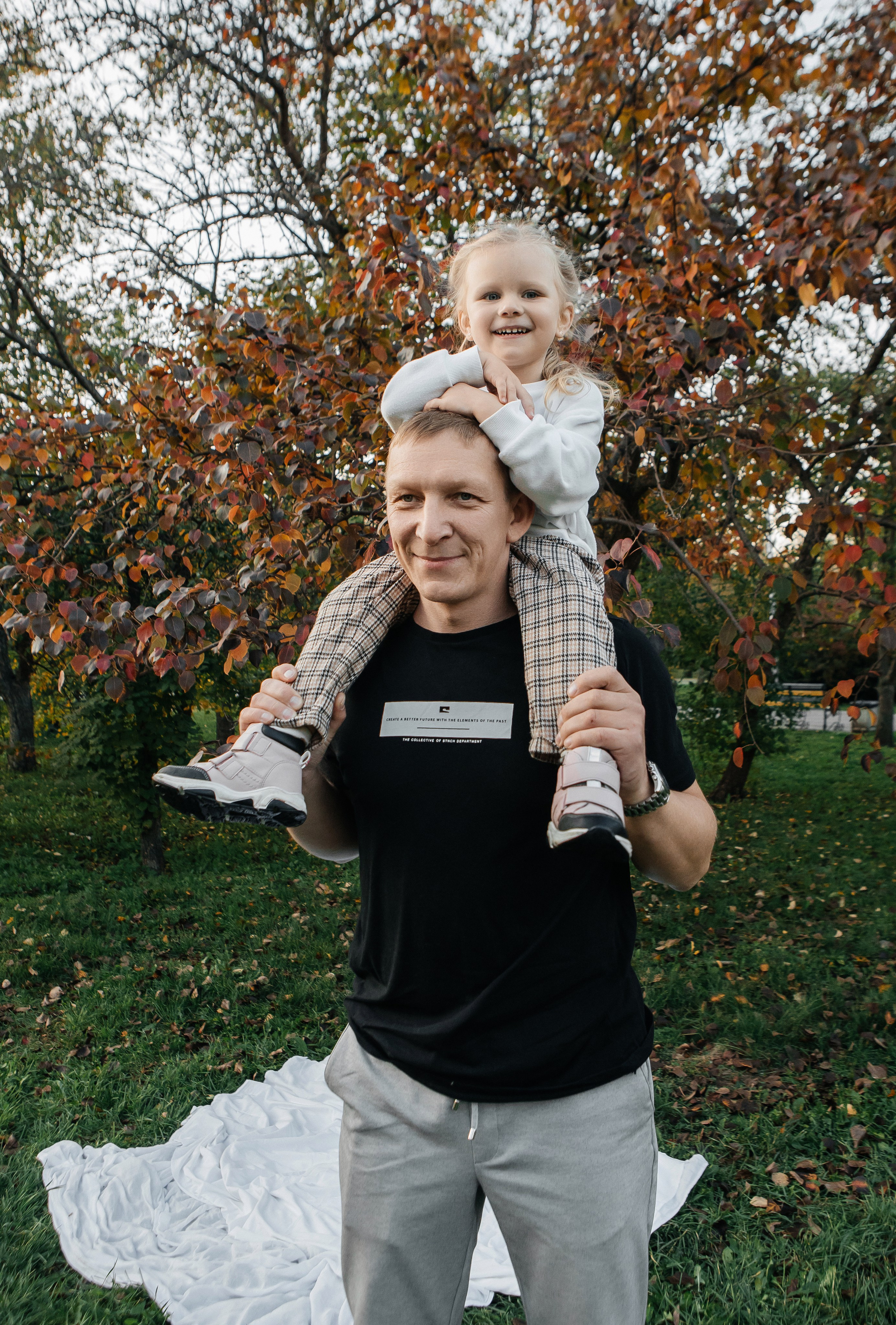 Семейная прогулочная фотосессия. Свадебный и семейный фотограф Ибрагимова Мария из Екатеринбурга