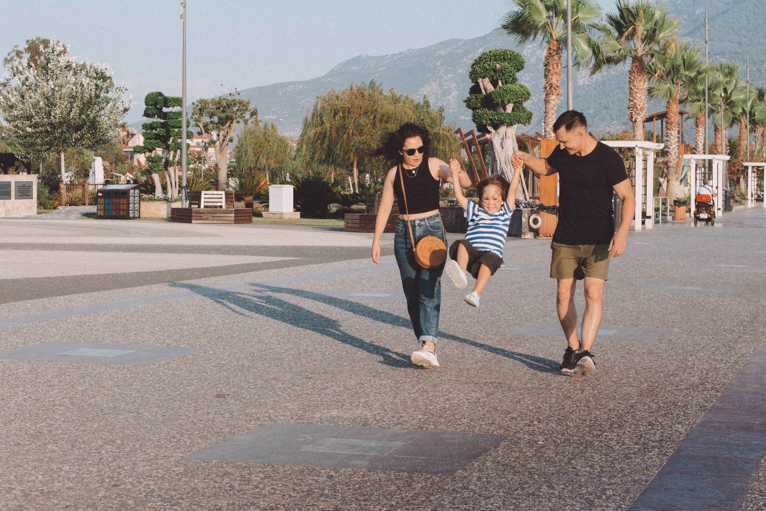 Семейная съёмка на набережной. Фотограф Шагалов Михаил