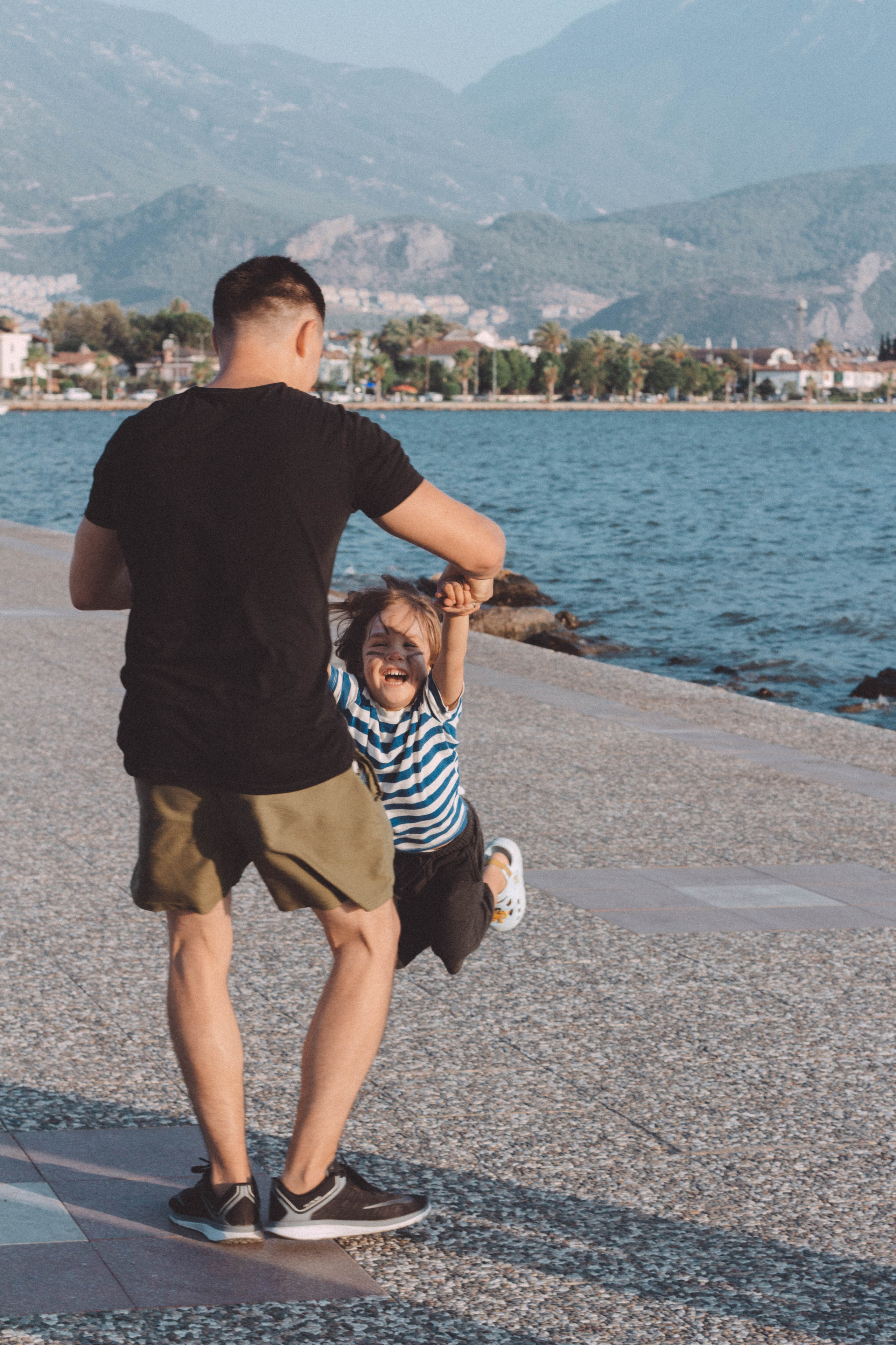 Семейная съёмка на набережной. Фотограф Шагалов Михаил