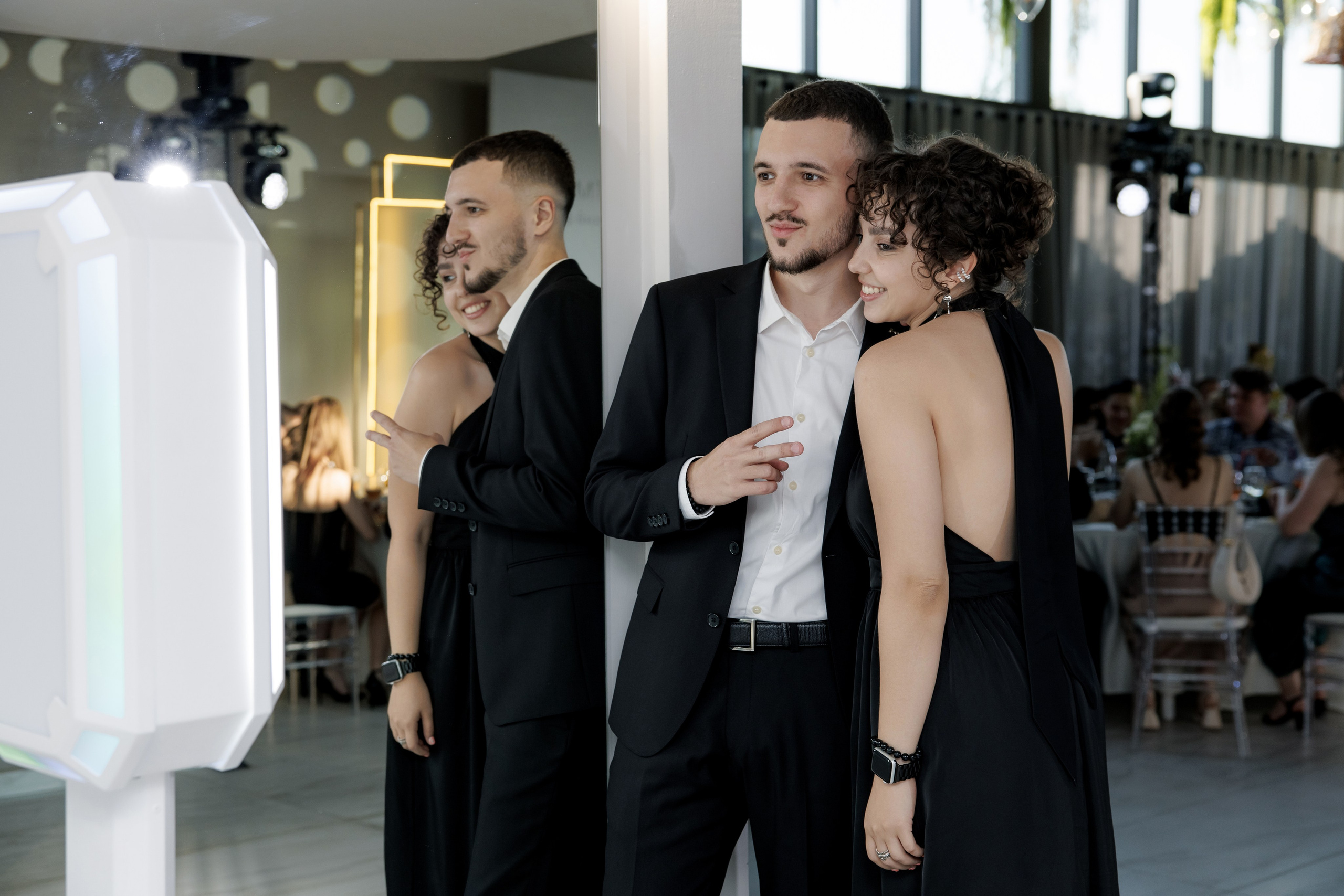 Фото-видео стойка Миксап (фотобудка нового поколения). Инсталаб Краснодар фото и видео интерактивы на ваше мероприятие