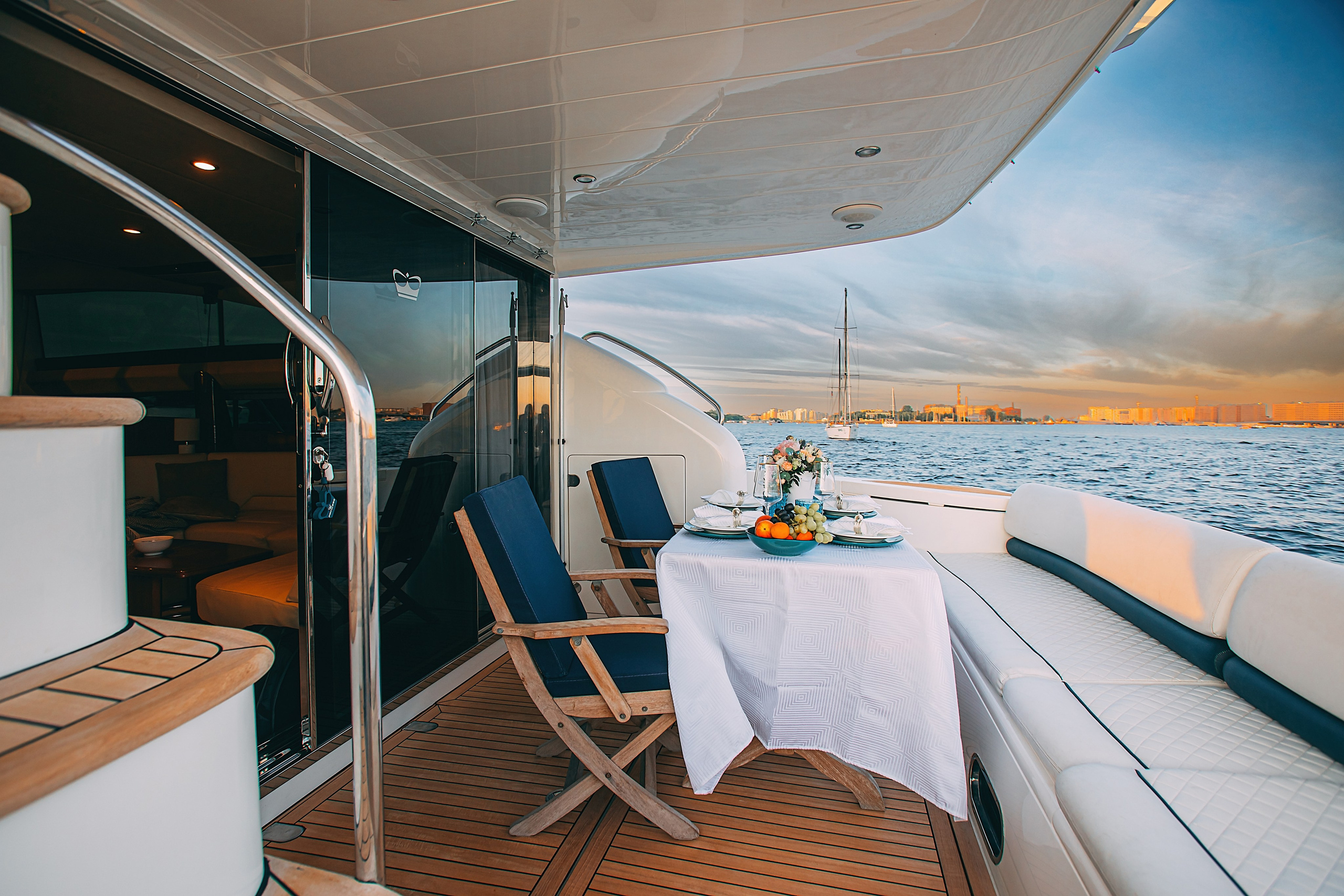 Яхта Princess 57 Esperanza. SPB Rent Boats|аренда катеров и теплоходов