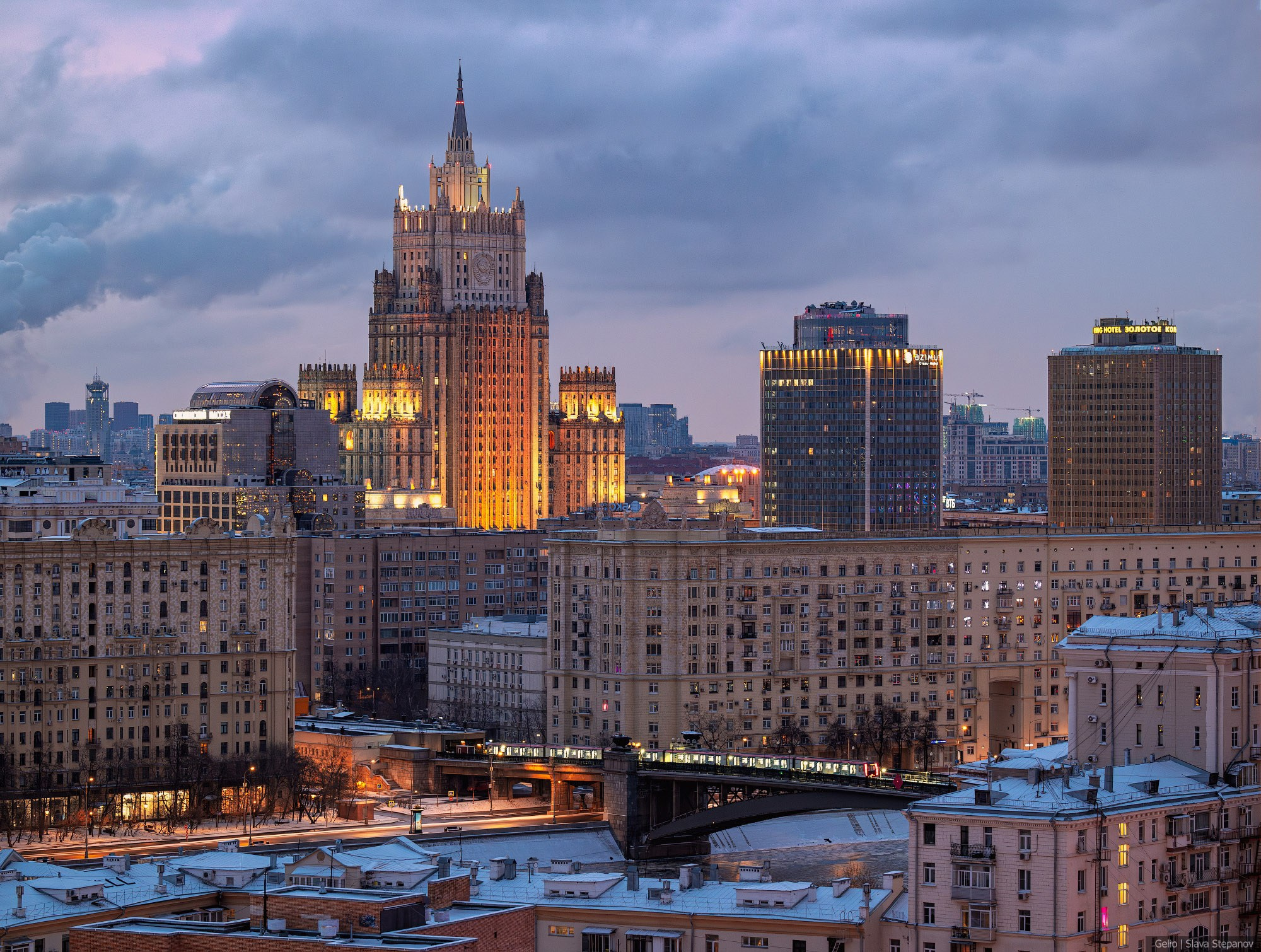 МИД и метромост