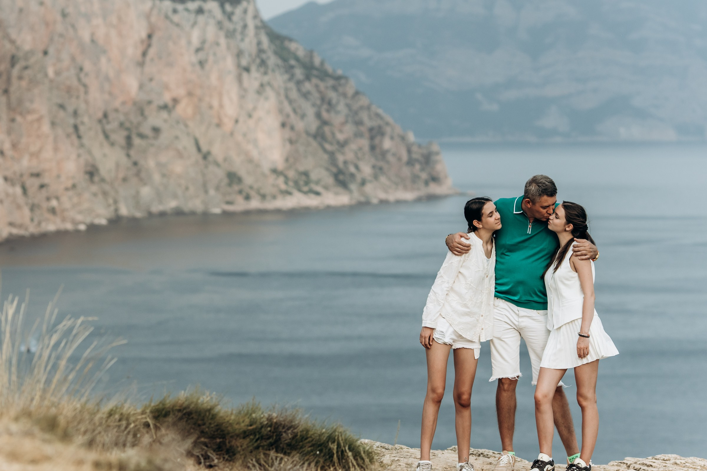 Дети и семьи. На моих фотографиях дети всегда улыбаются и смеются по-настоящему. Я знаю что для этого нужно. Применяю секретный секрет). Фотограф в Крыму — Федор зайцев. Свадебная, семейная и портретная съёмка. Фотографии для контента, для бизнеса. Корпоративная съёмка