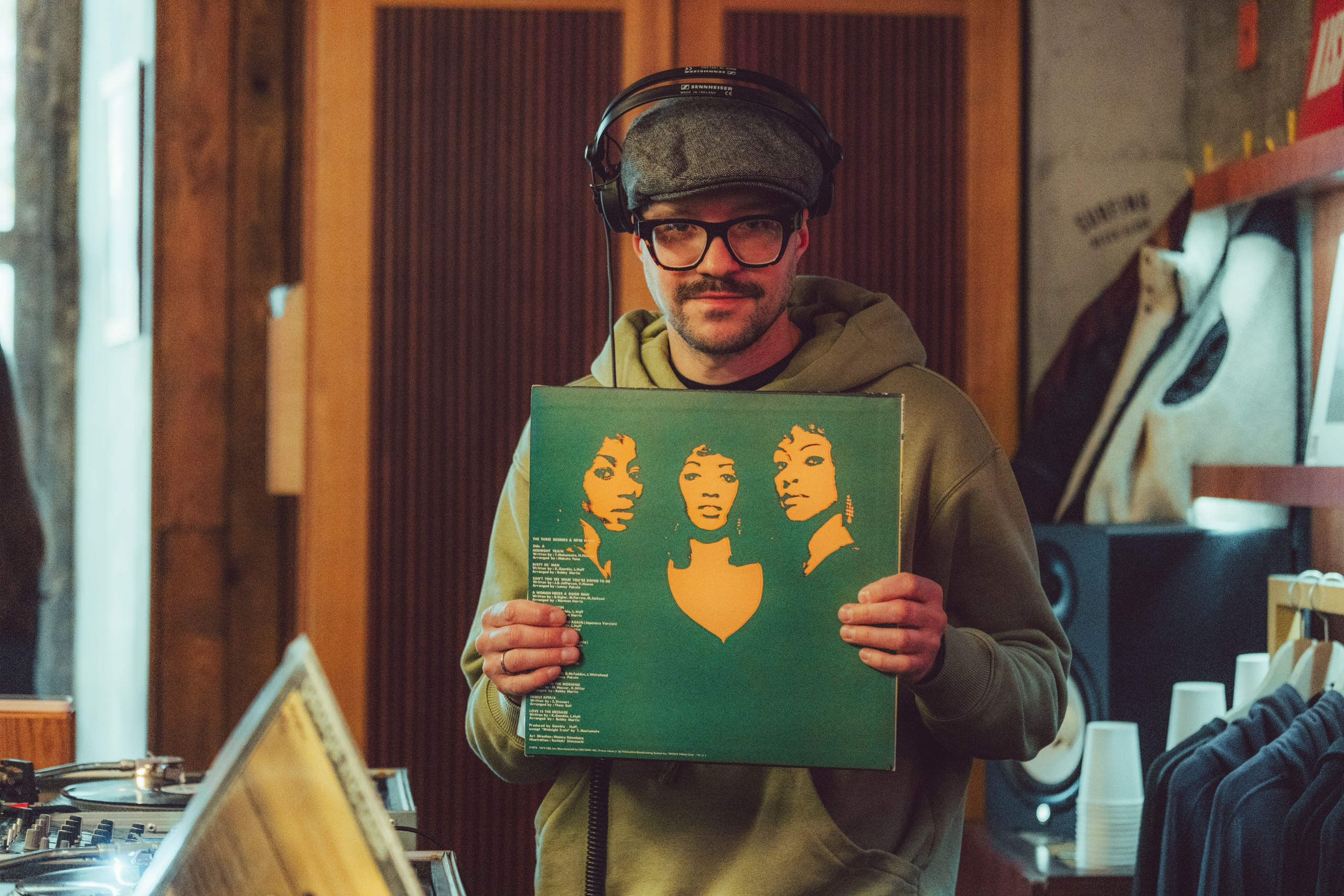 День рождения Surf x Vinyl — Смоленск 22.03.2025. KiPPER Gallery — Фотограф