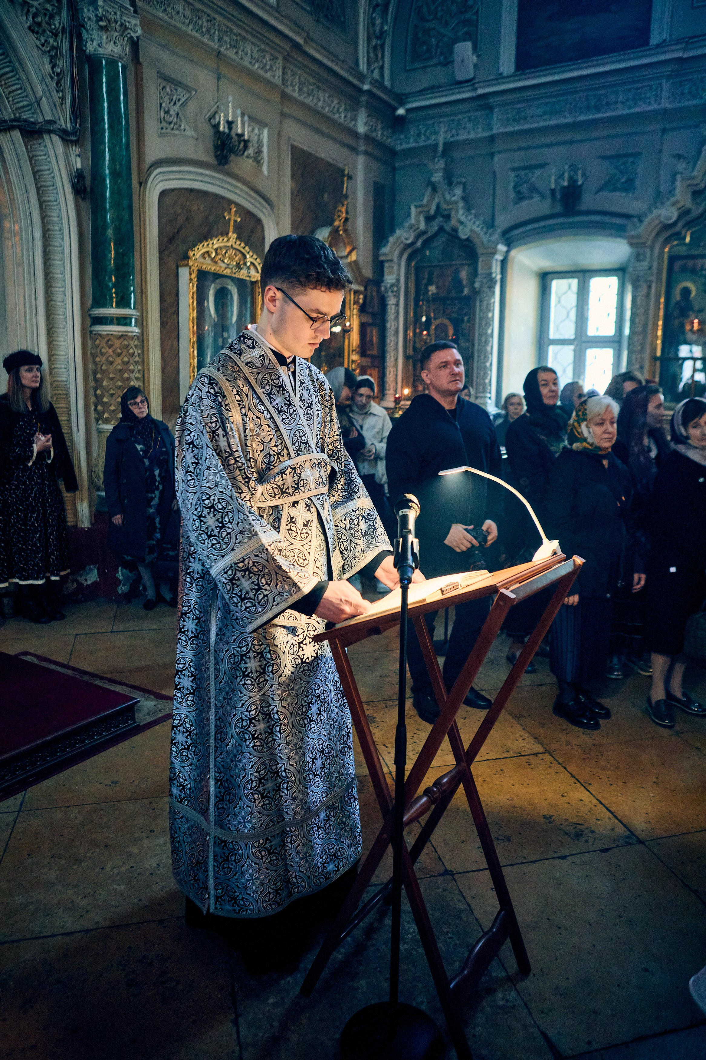 Утреня Погребение Спасителя. DMITRY MOISEENKO — фотограф, художник, топ-стилист