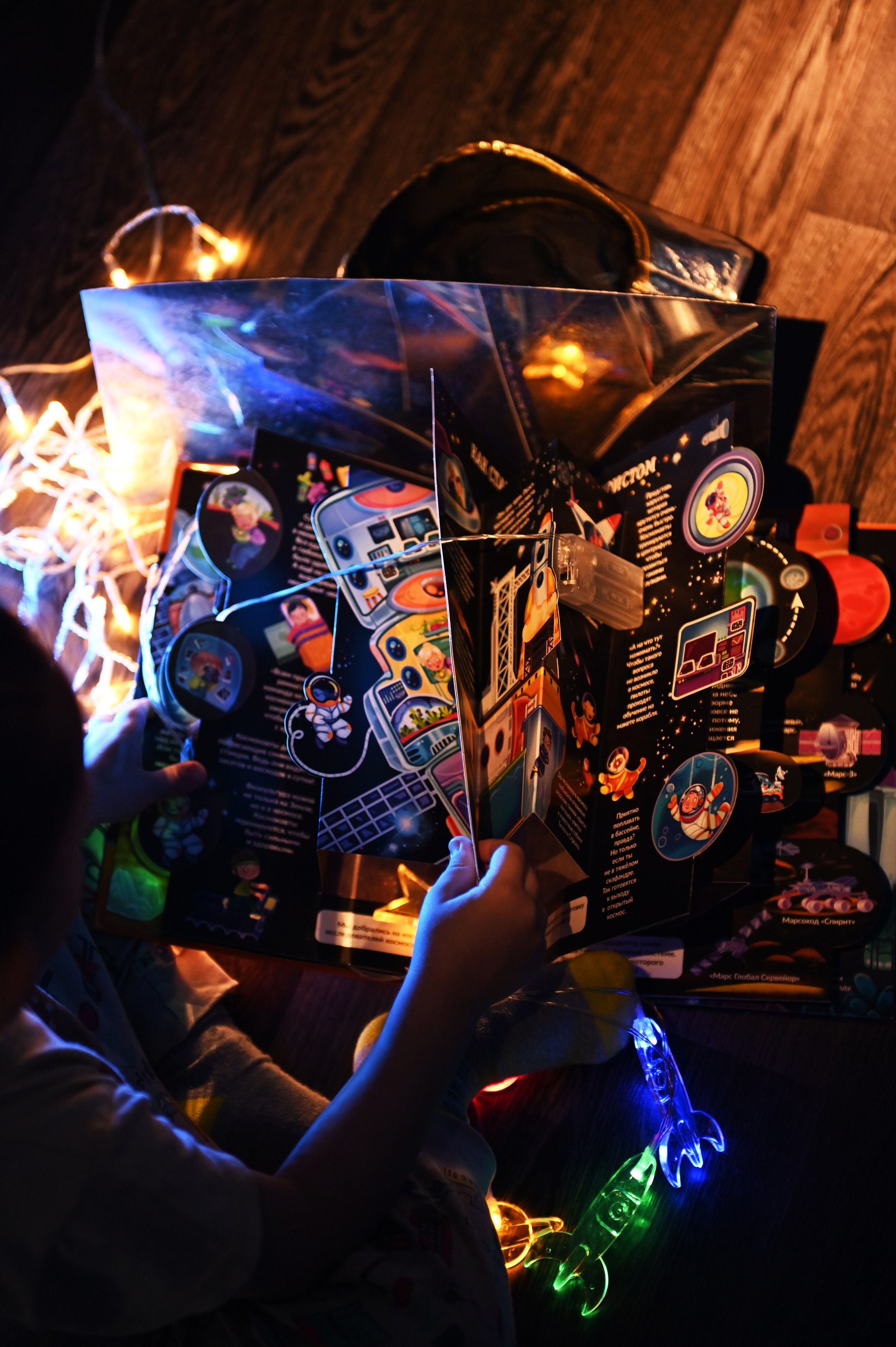 Детская на День космонавтики (домашняя). Свадебный, семейный, детский, контент фотограф в Омске Максим Ильин