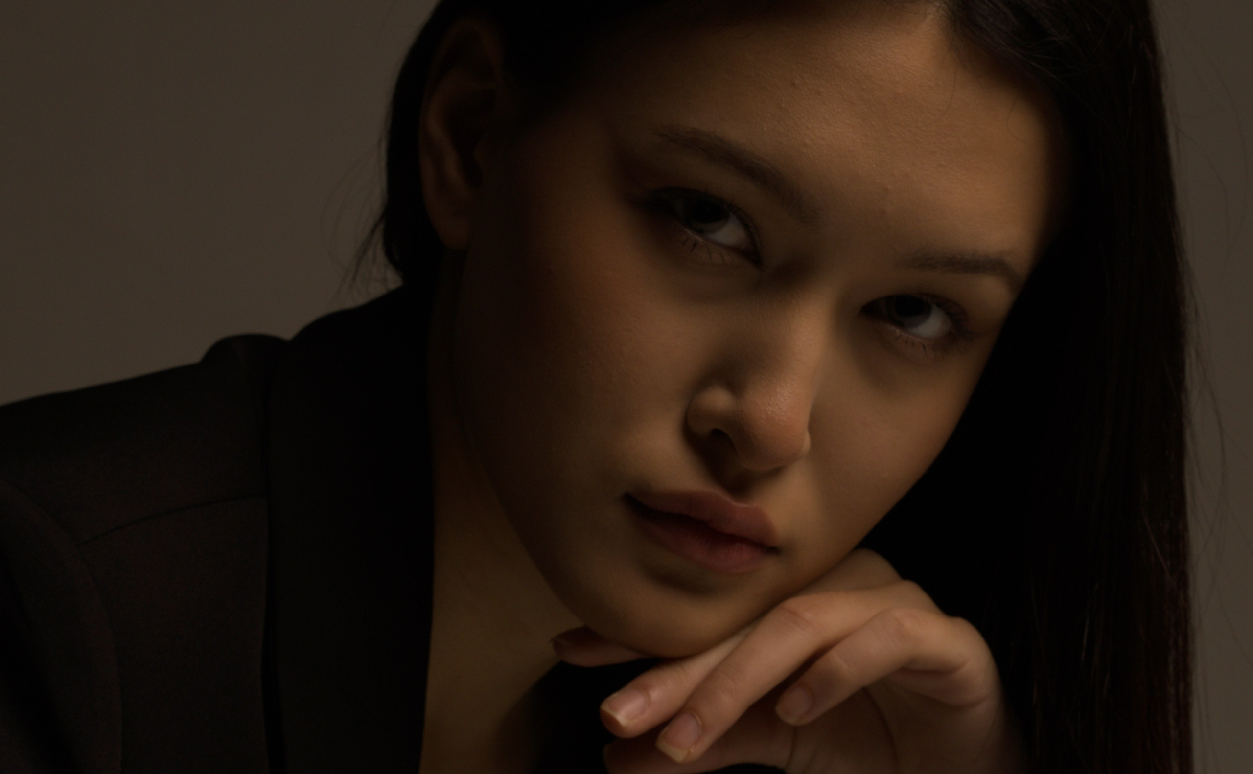 Деловой стиль со вспышкой. Мир глазами Саши Д