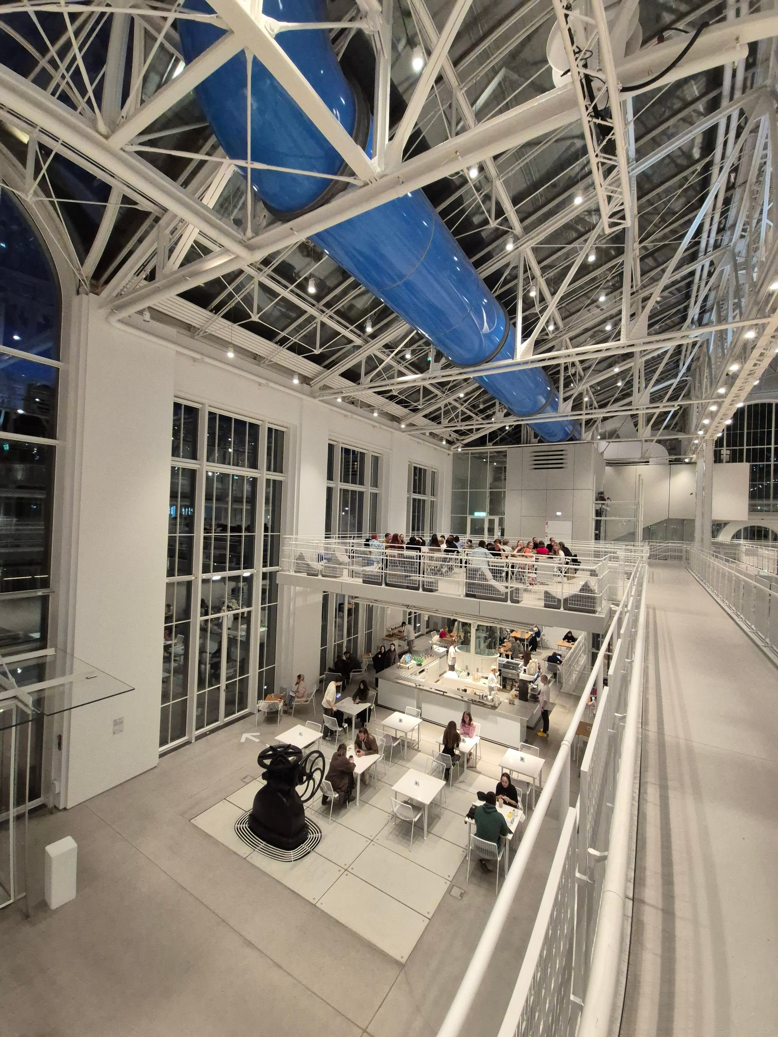 Отличное место для непьющей молодежи "зависнуть" в плохую погоду