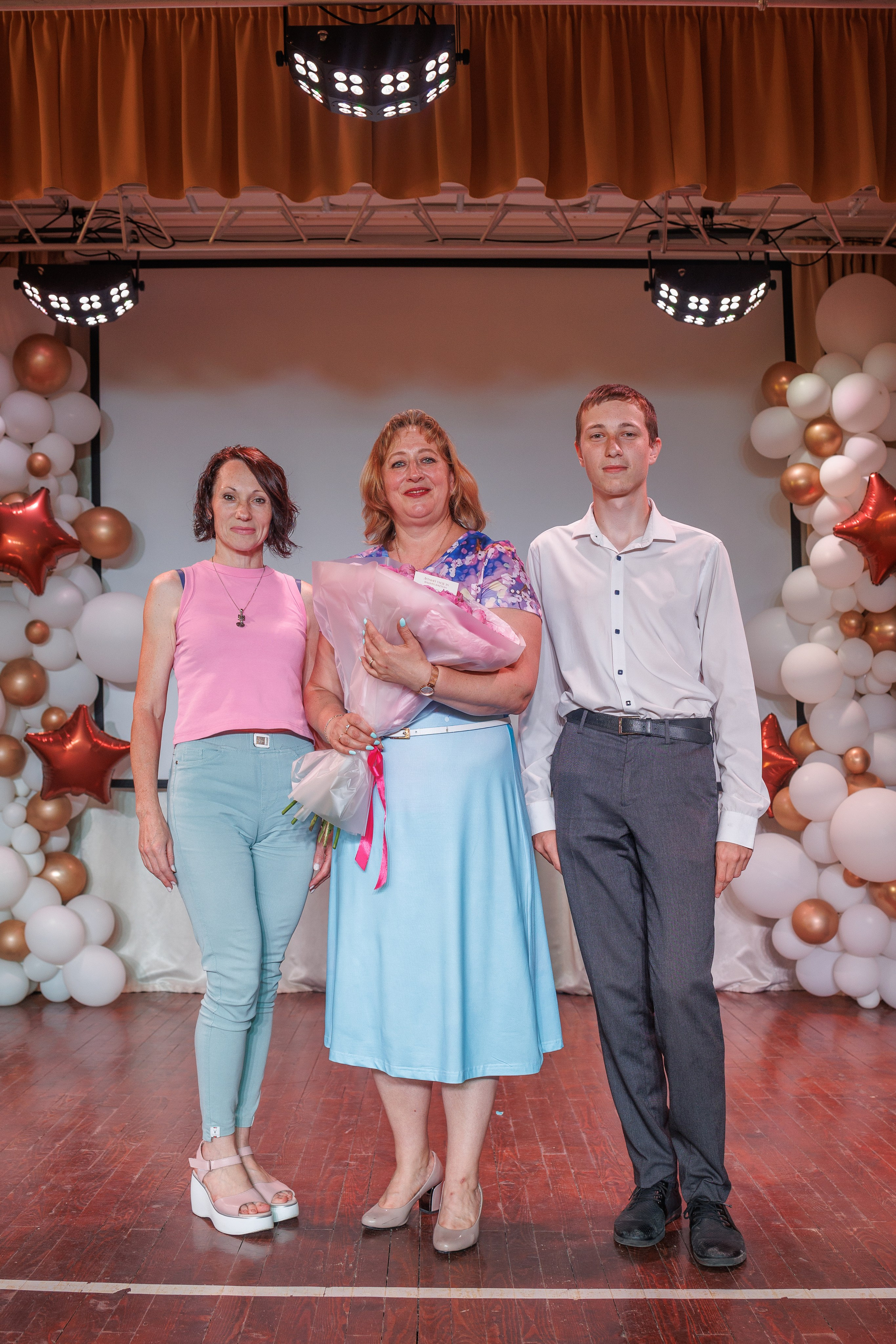 Вручение аттестатов. Свадебный и семейный фотограф в Новосибирске Ирина Дорошкова