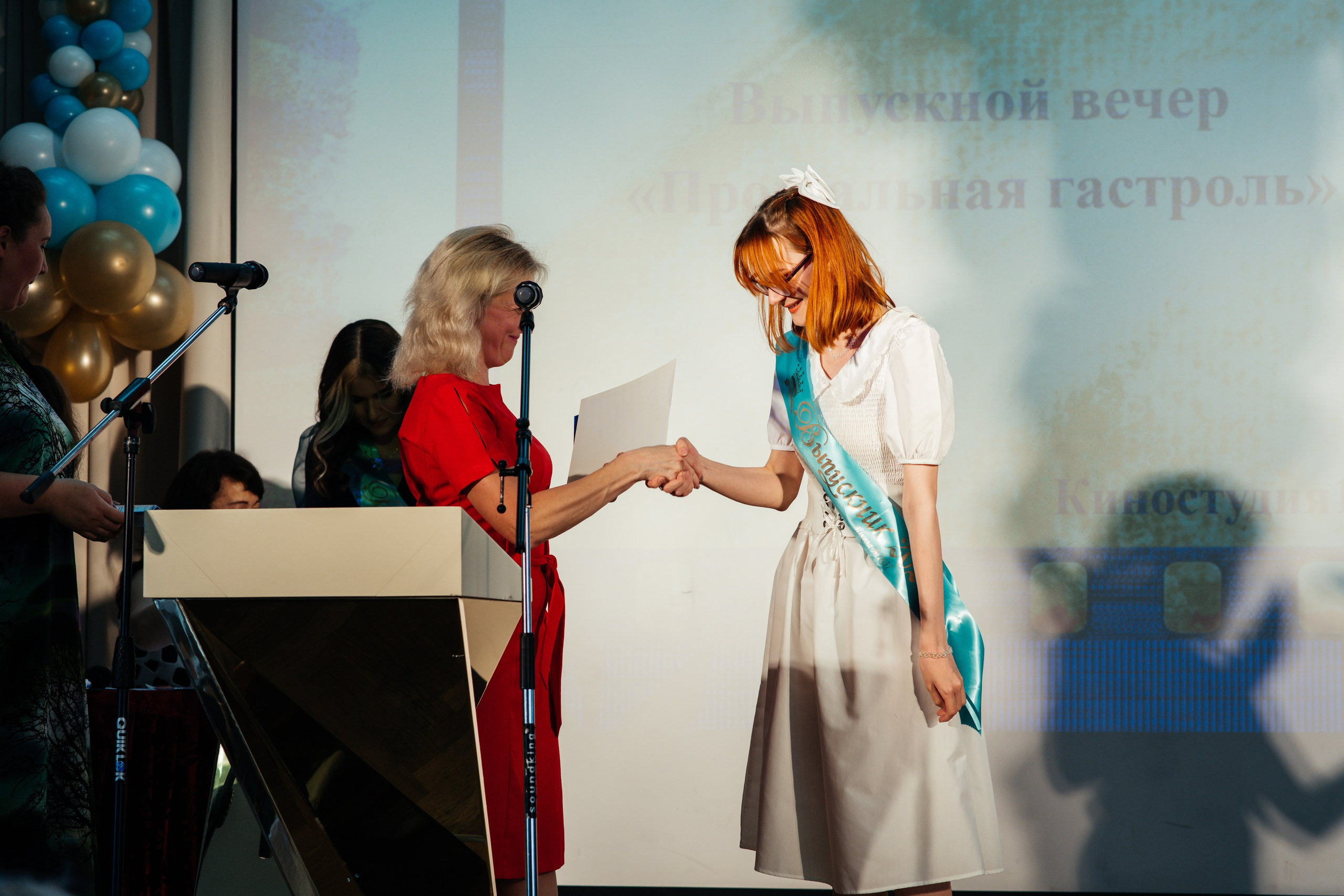 Вручение аттестатов. Выпускные альбомы в Подольске Москве и МО