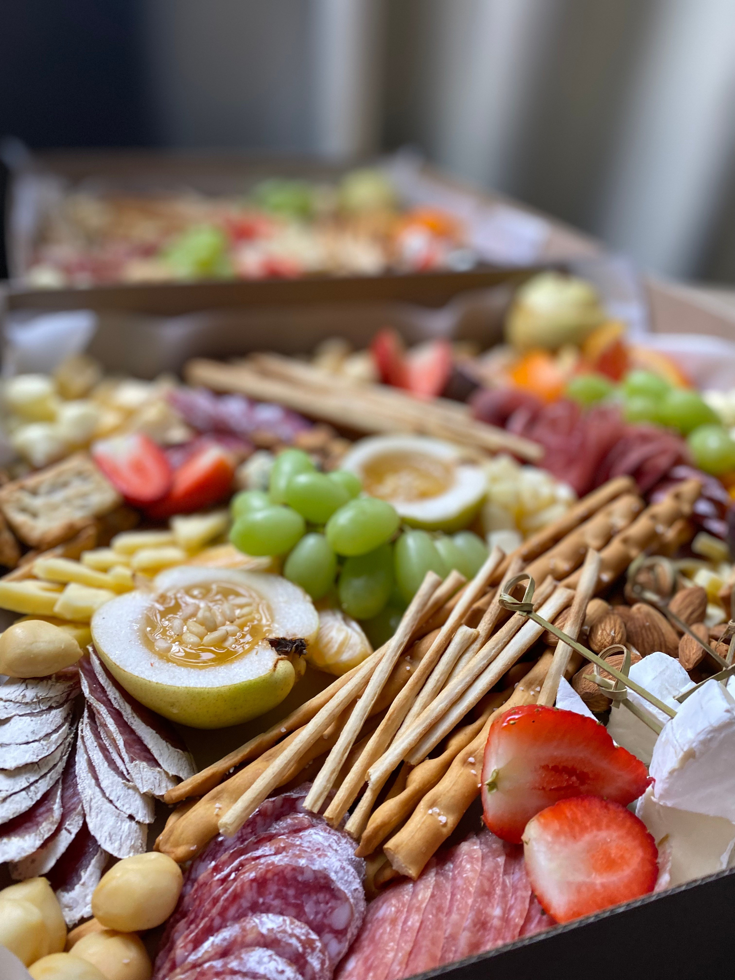 ГастроБоксы. Выездной кейтеринг, съедобные букеты, торты и сладости на заказ