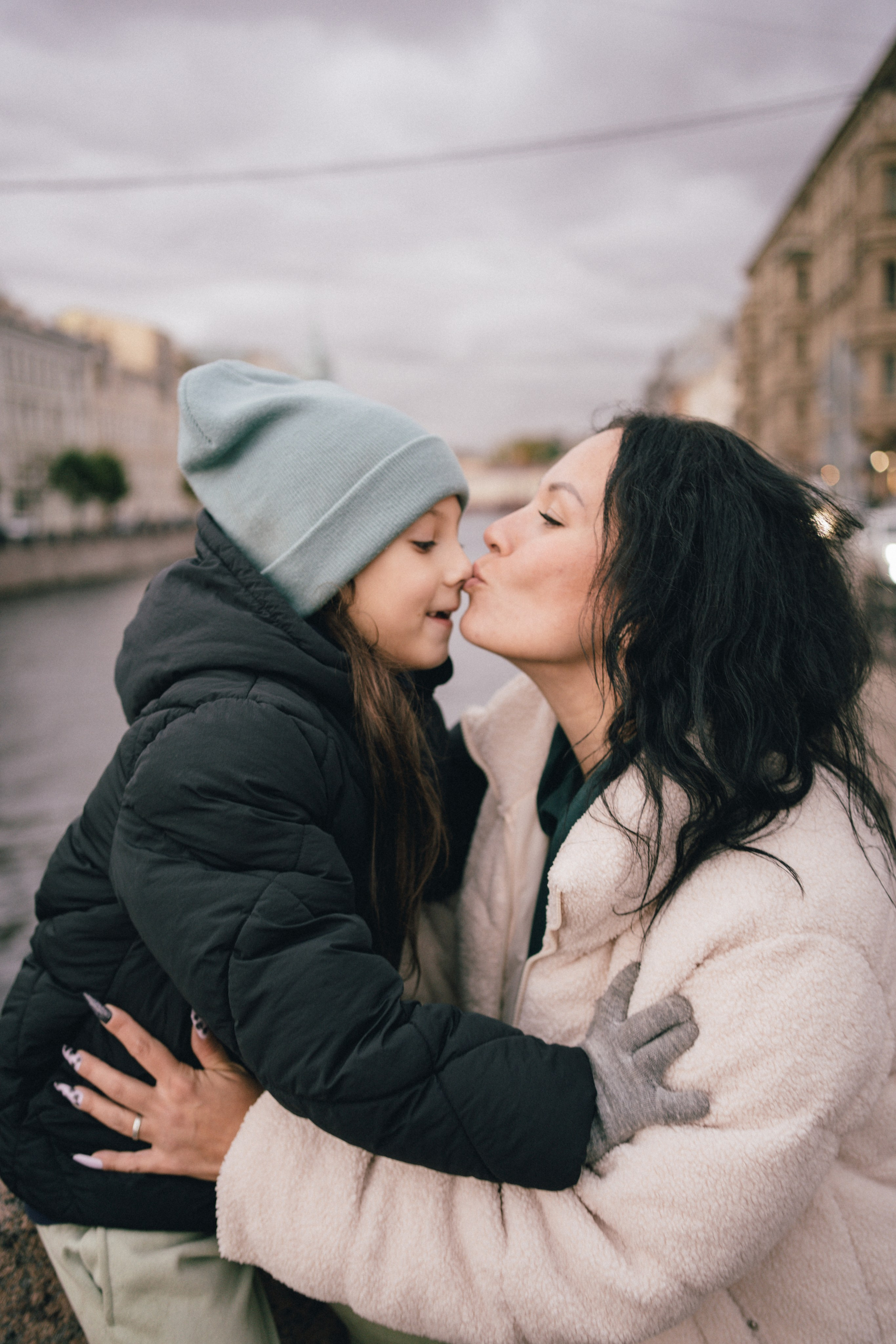 Мама, сын и дочка. Репортажный фотограф в Санкт-Петербурге. Фотограф на мероприятие в СПБ
