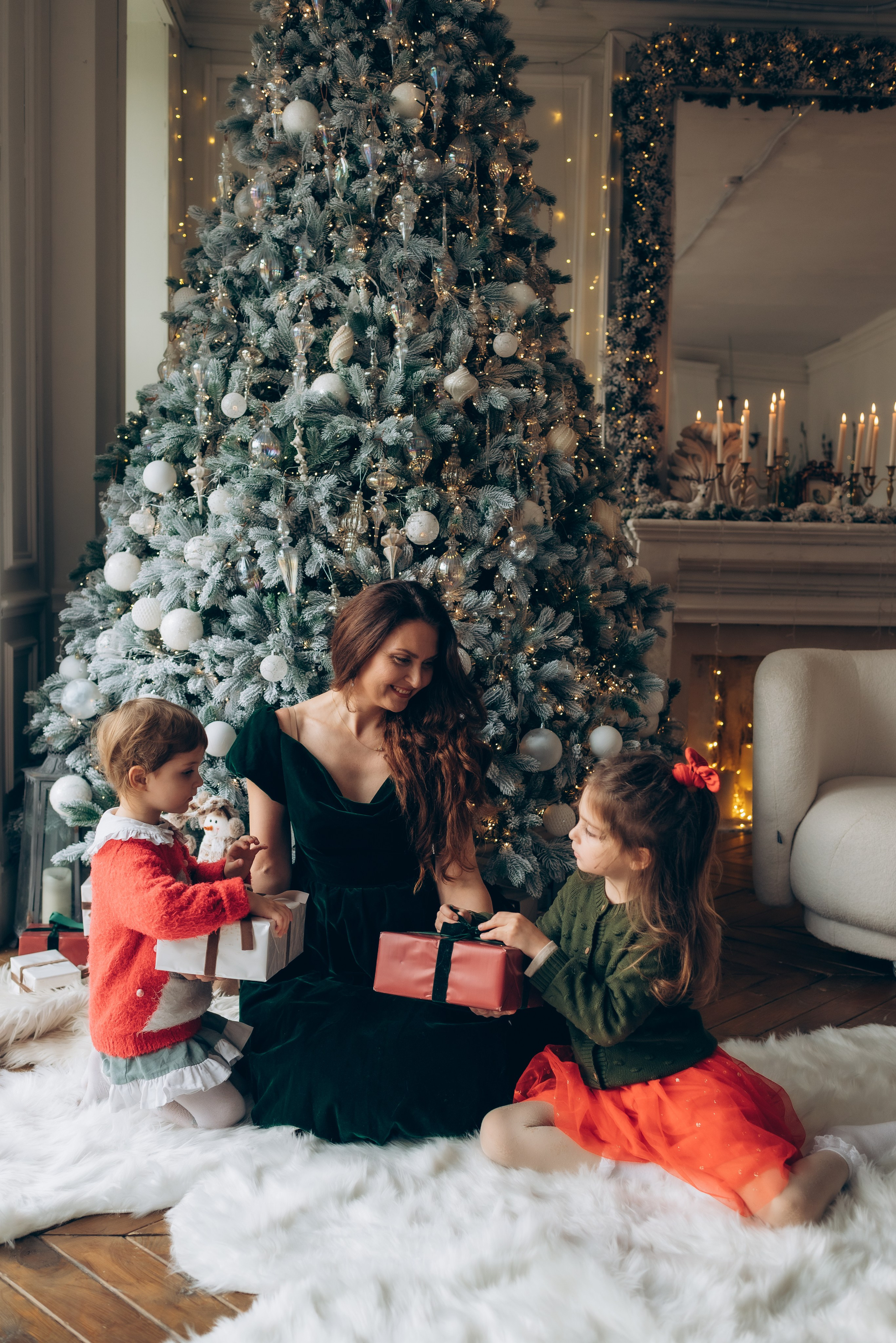 Новогодняя съемка Ксюша с дочками. Семейный фотограф в Тюмени Ксения Мязитова