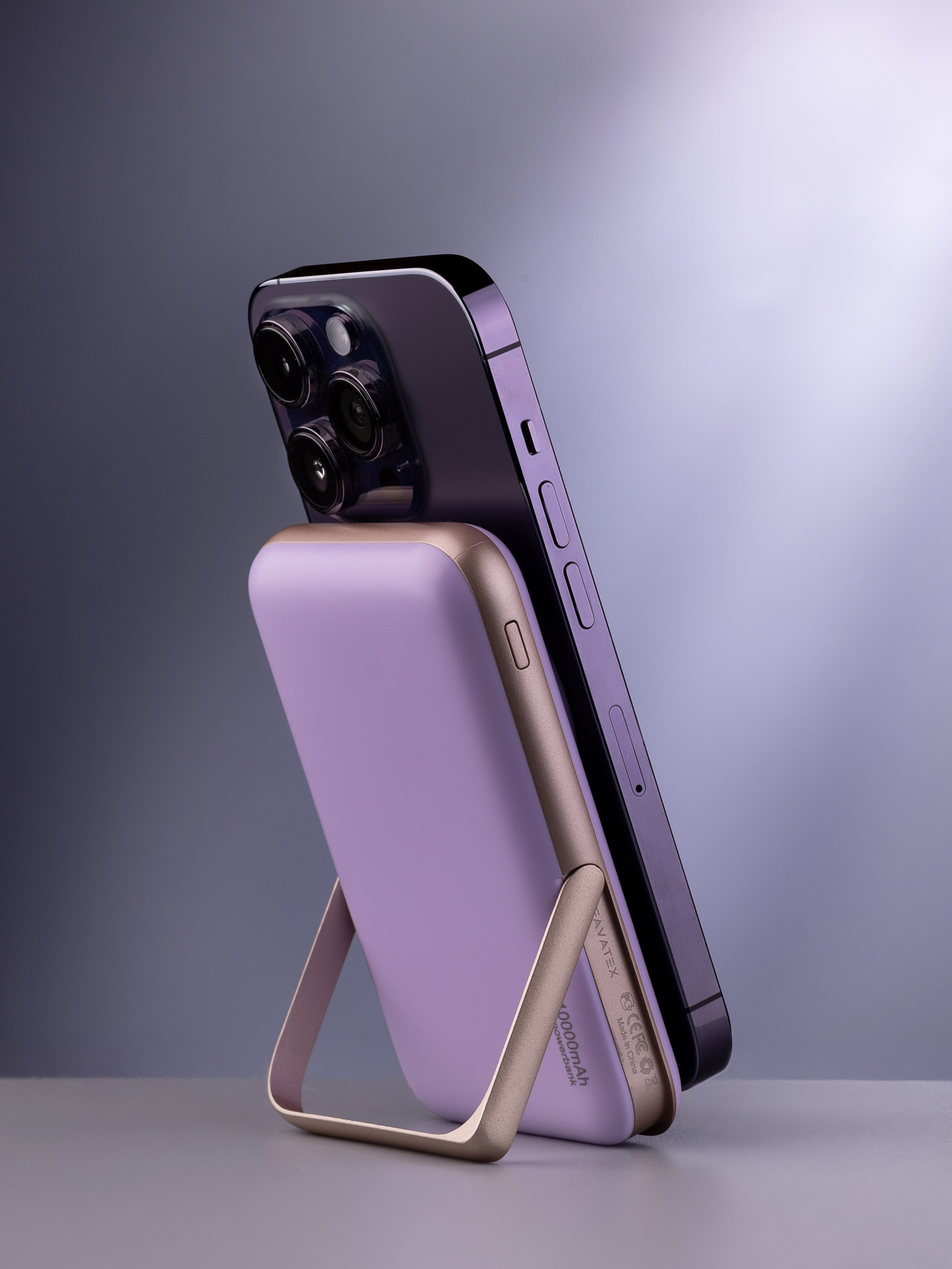 айфон заряжается power bank вид сзади