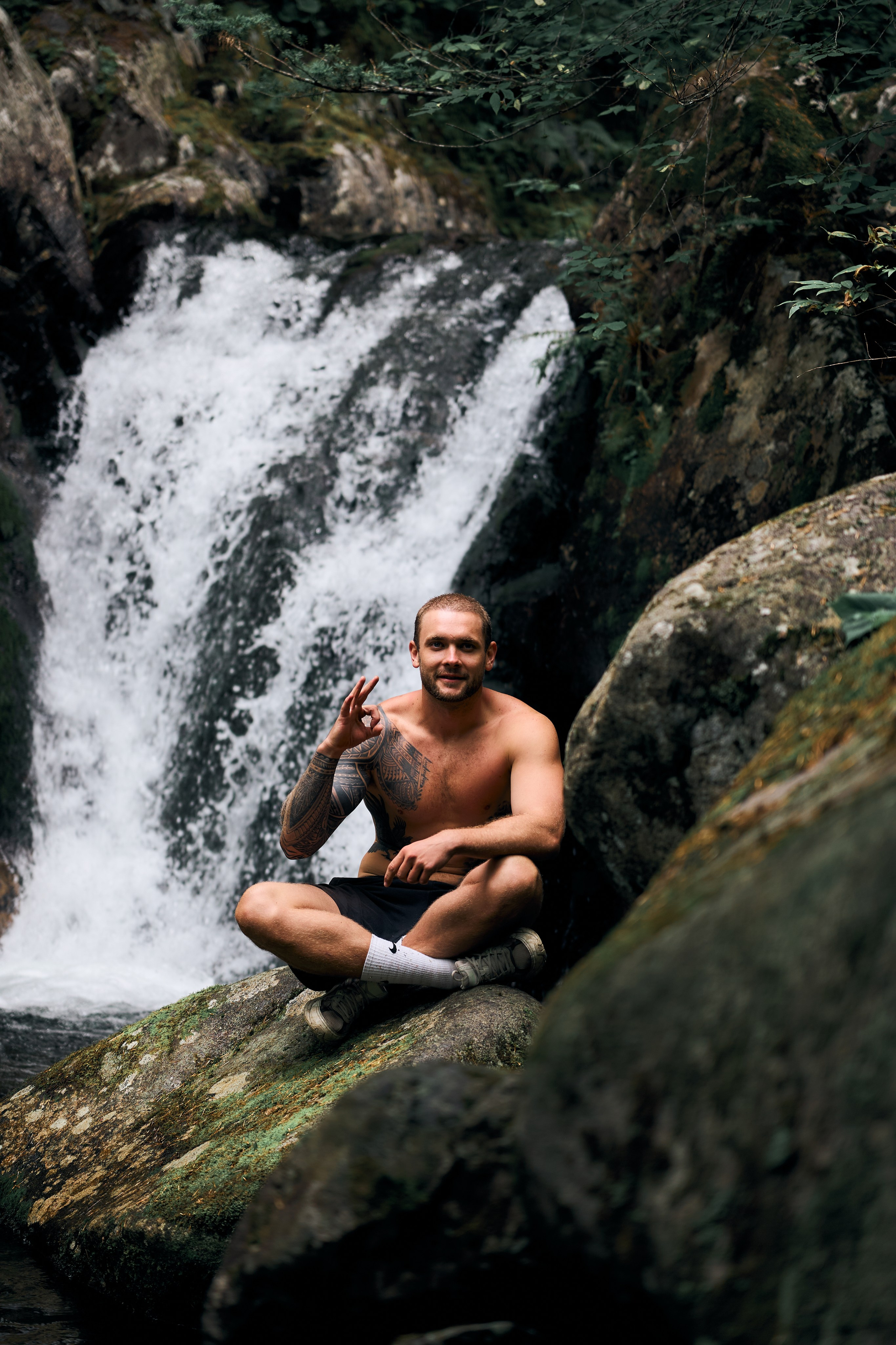 Репортаж трекинга тур группы. Фэшн-фотография и портреты в Владивостоке. Превращаю съёмку в повествование — создаю образы с сюжетом, которые остаются в памяти