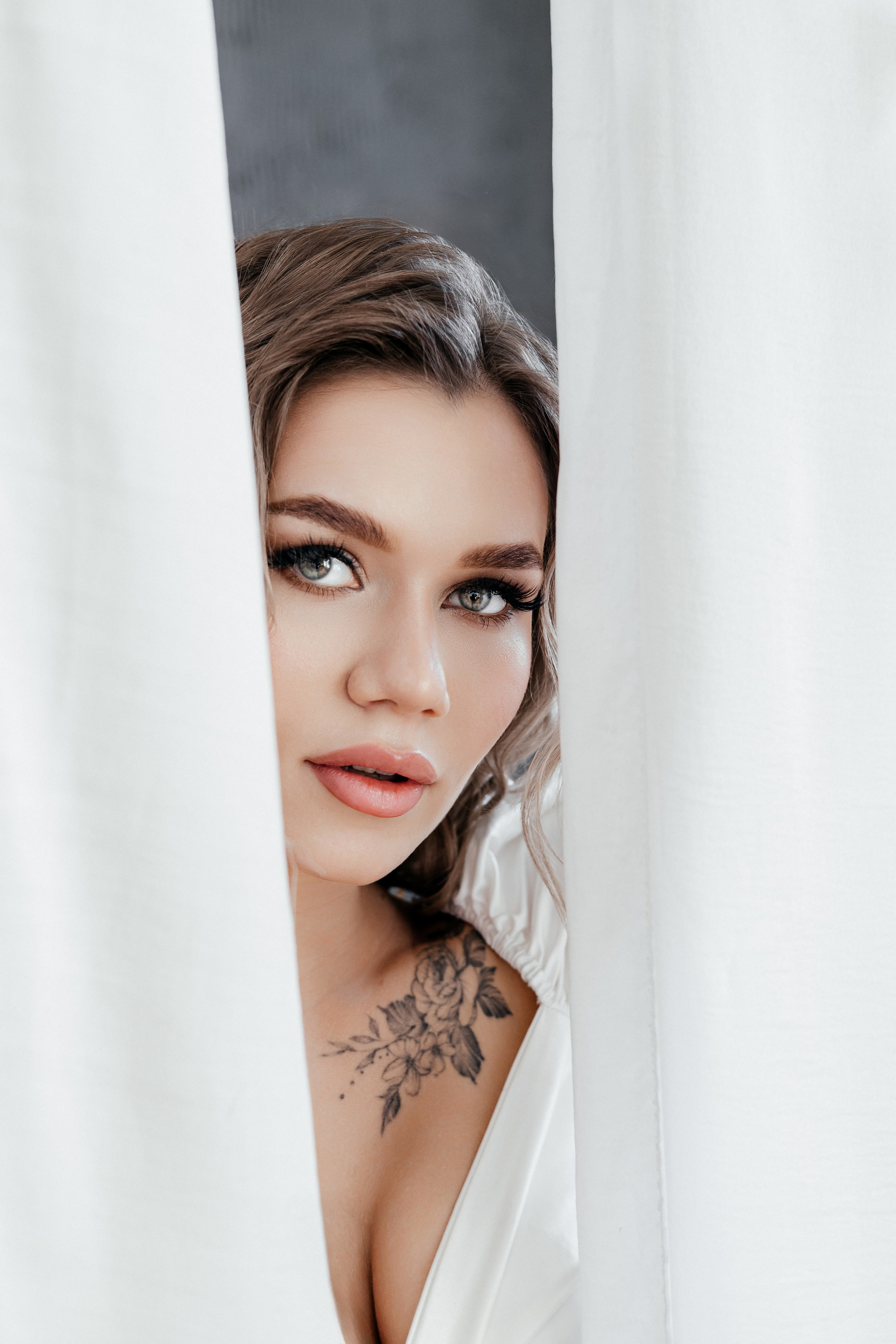 Лиза. белые цветы