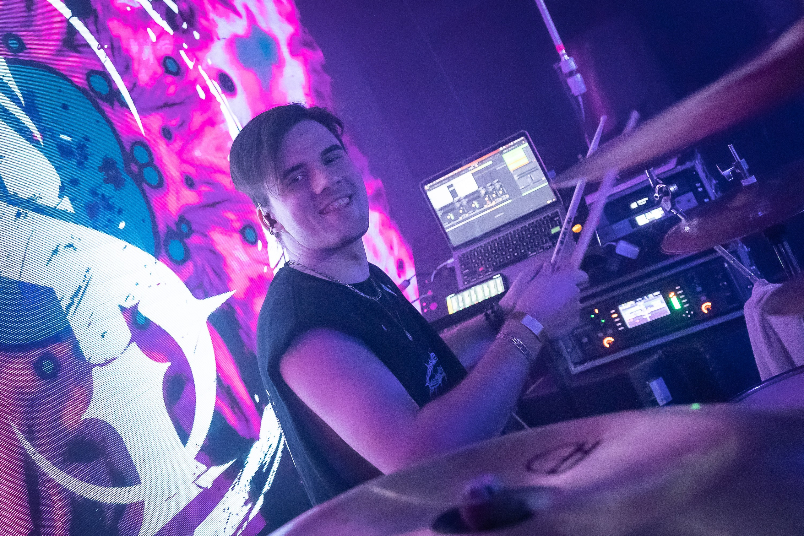 Концерт альтернатив метал группы iOSTRA в «Music bar Мумий Тролль» Москва. Фотограф Владимир Охрименко