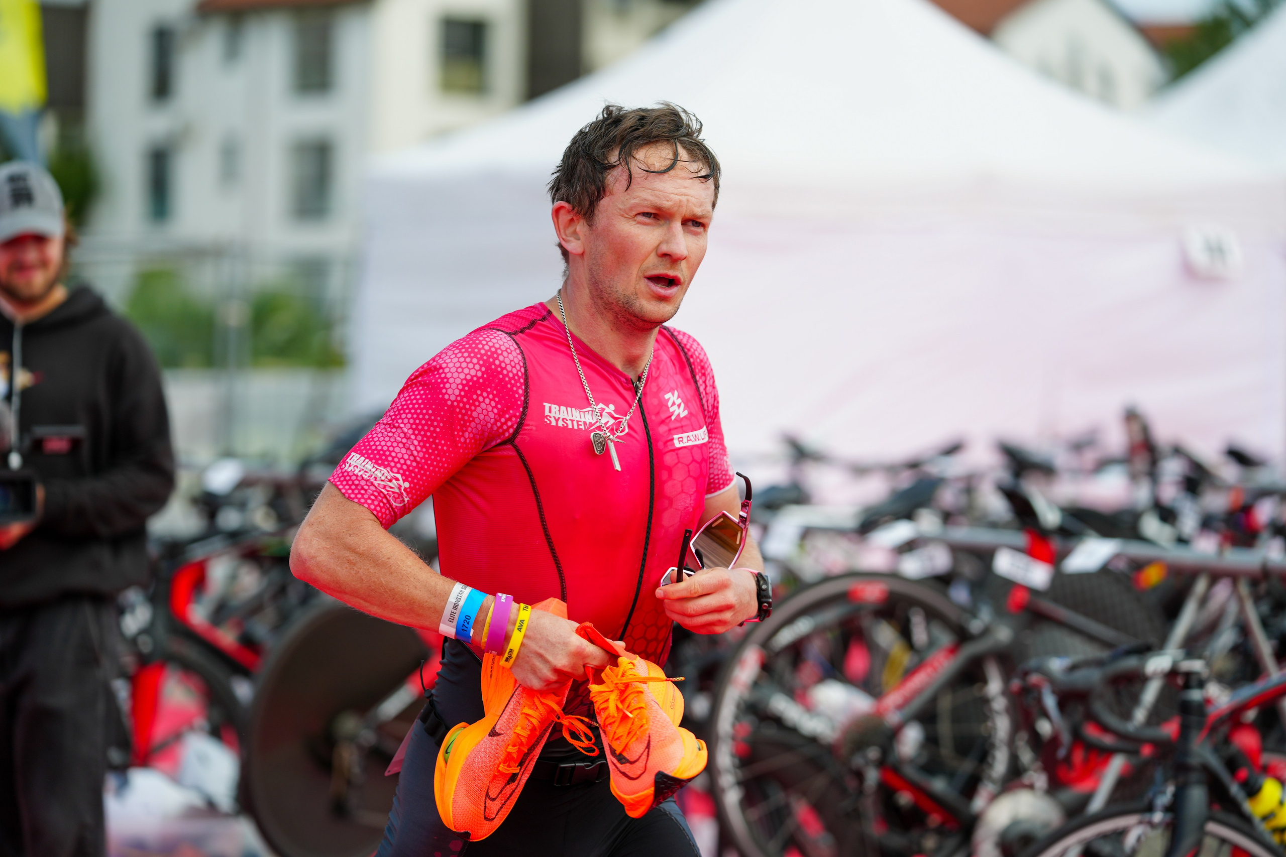 Фотоотчет партнерской интеграции для компании TELE2 на фестивале Ironstar. Репортажный фотограф в Красной Поляне и Сочи Павлюченко Екатерина