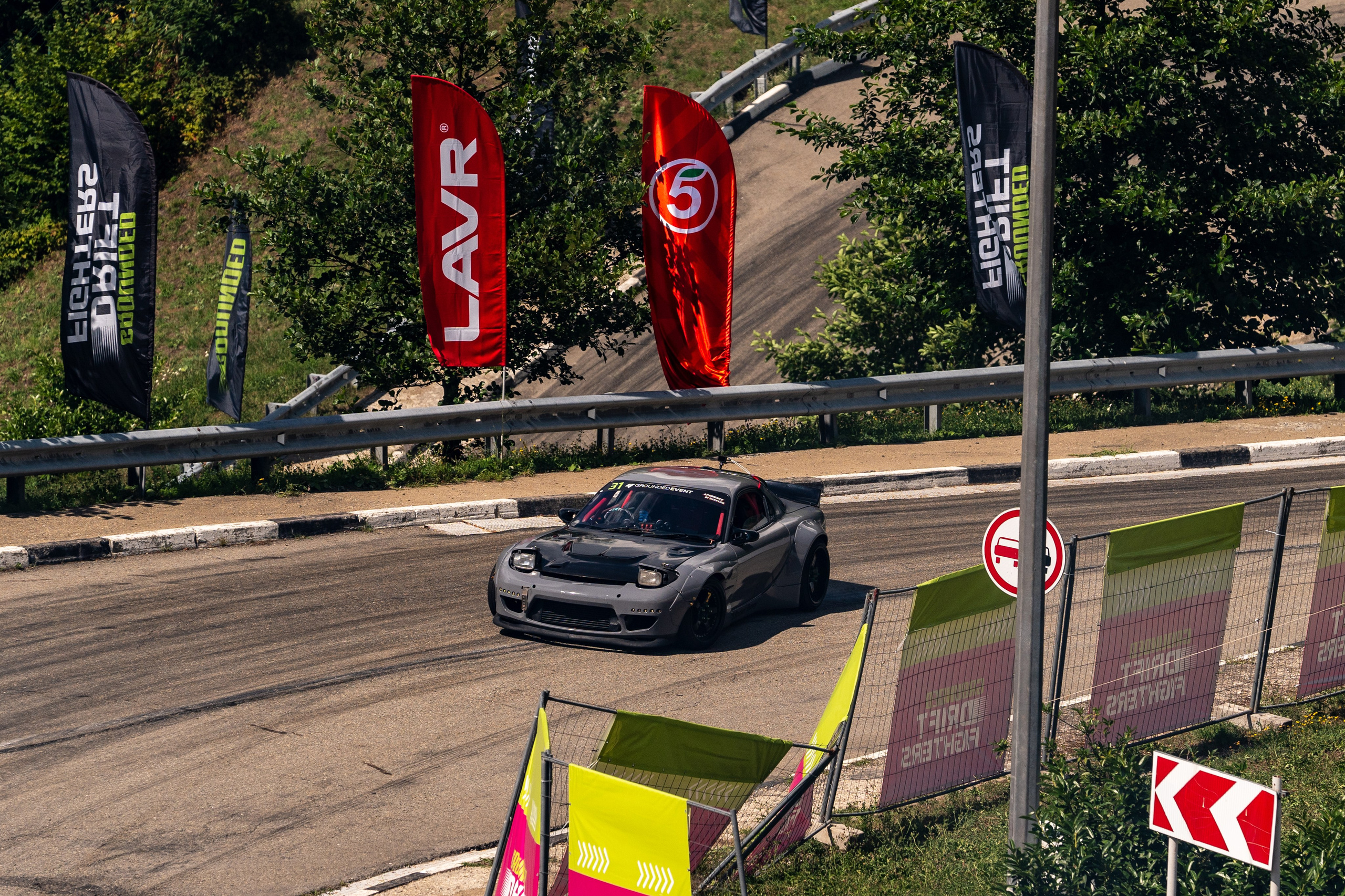 Автомобильные дрифт-гонки в рамках фестиваля Grounded 2024. Репортажный фотограф в Красной Поляне и Сочи Павлюченко Екатерина