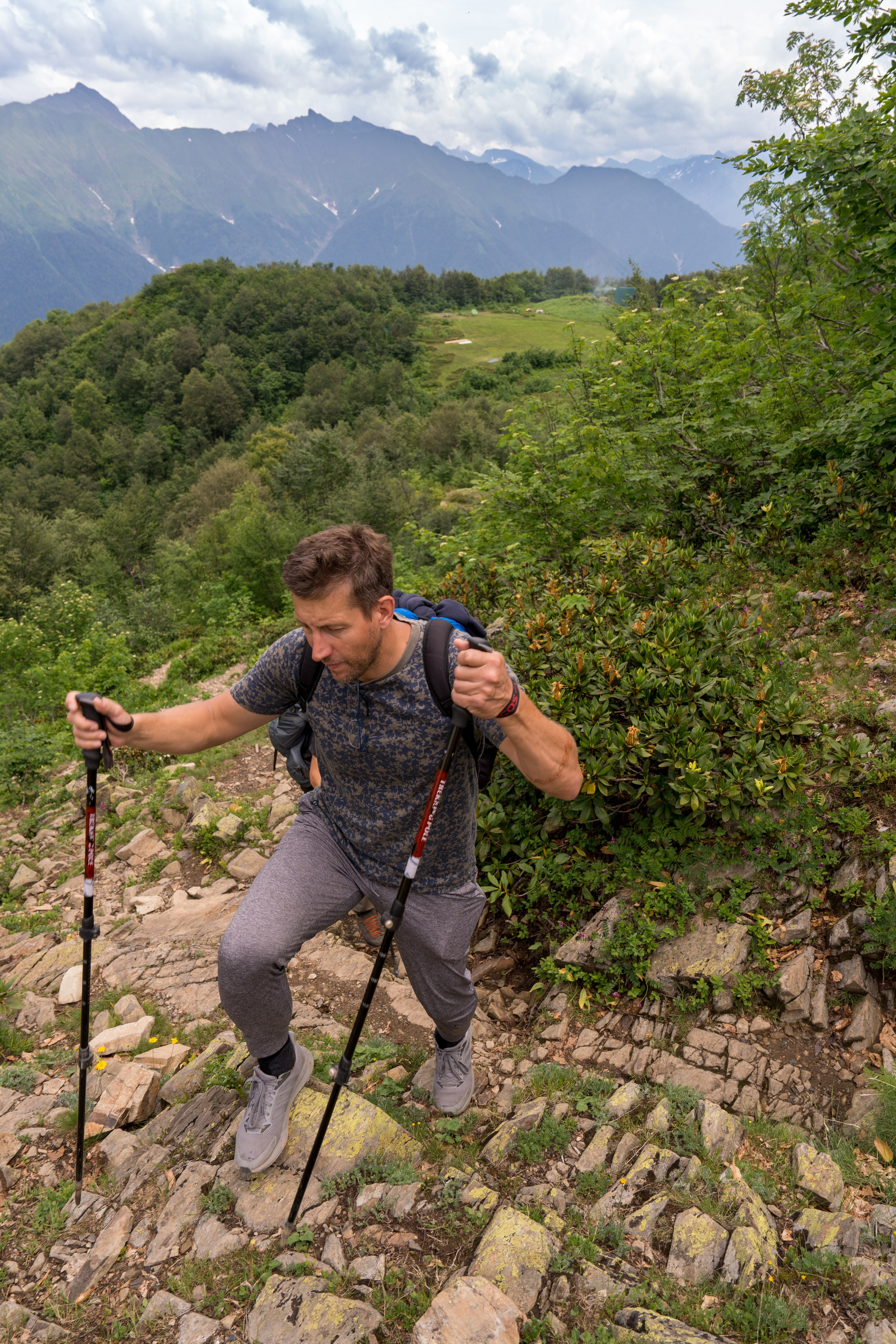 MICE мероприятие для компании «Доставка морем»: хайкинг к Ачипсинским водопадам. Репортажный фотограф в Красной Поляне и Сочи Павлюченко Екатерина