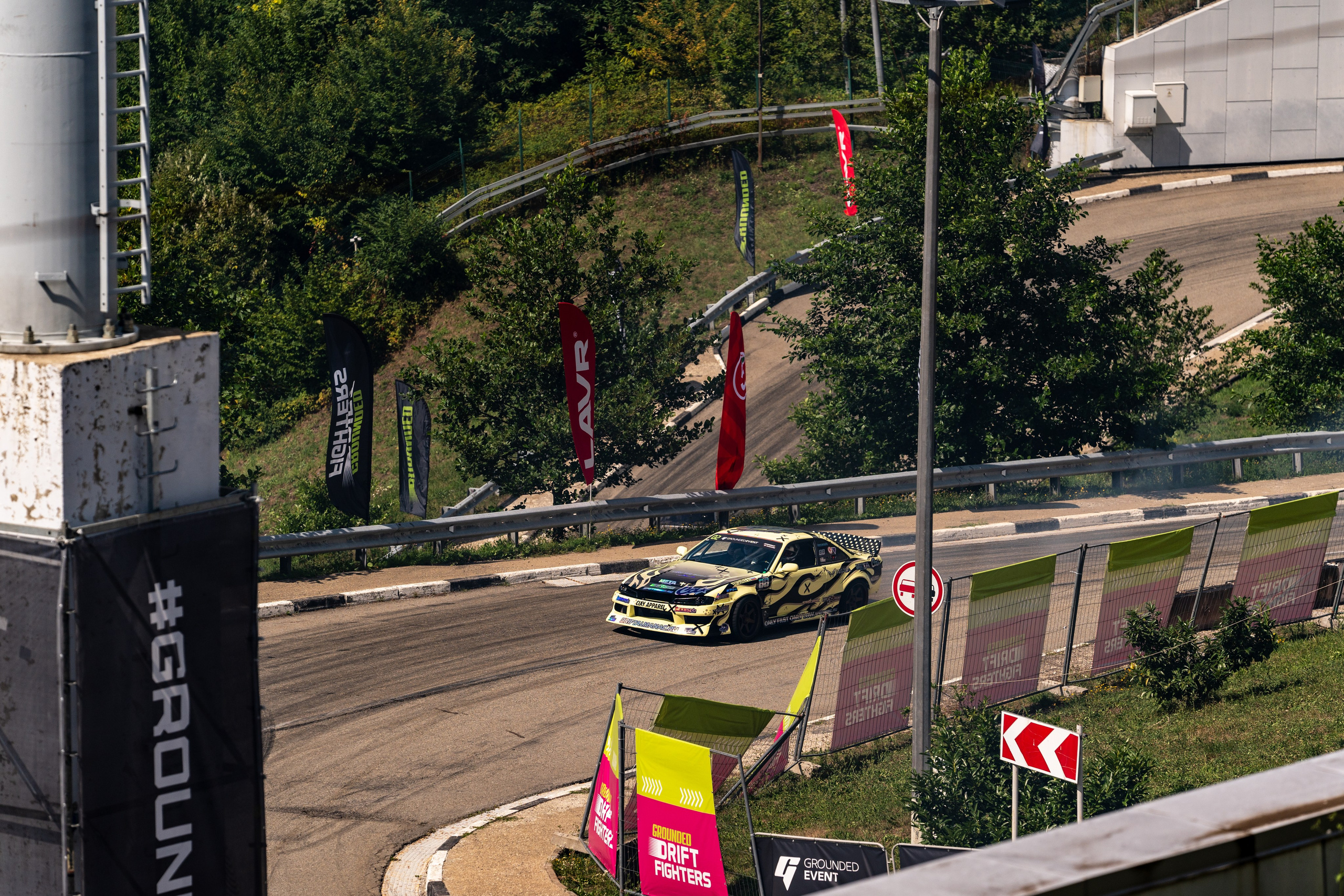 Автомобильные дрифт-гонки в рамках фестиваля Grounded 2024. Репортажный фотограф в Красной Поляне и Сочи Павлюченко Екатерина