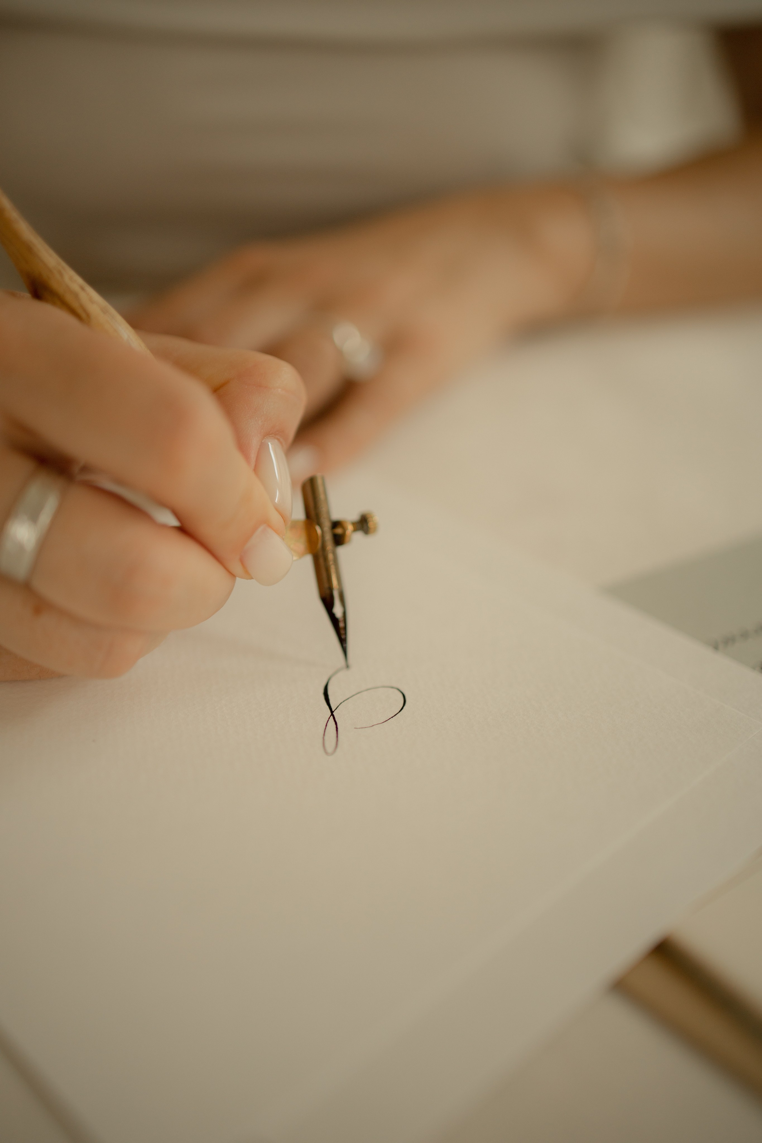 Каллиграфия. Женский фотограф Истра