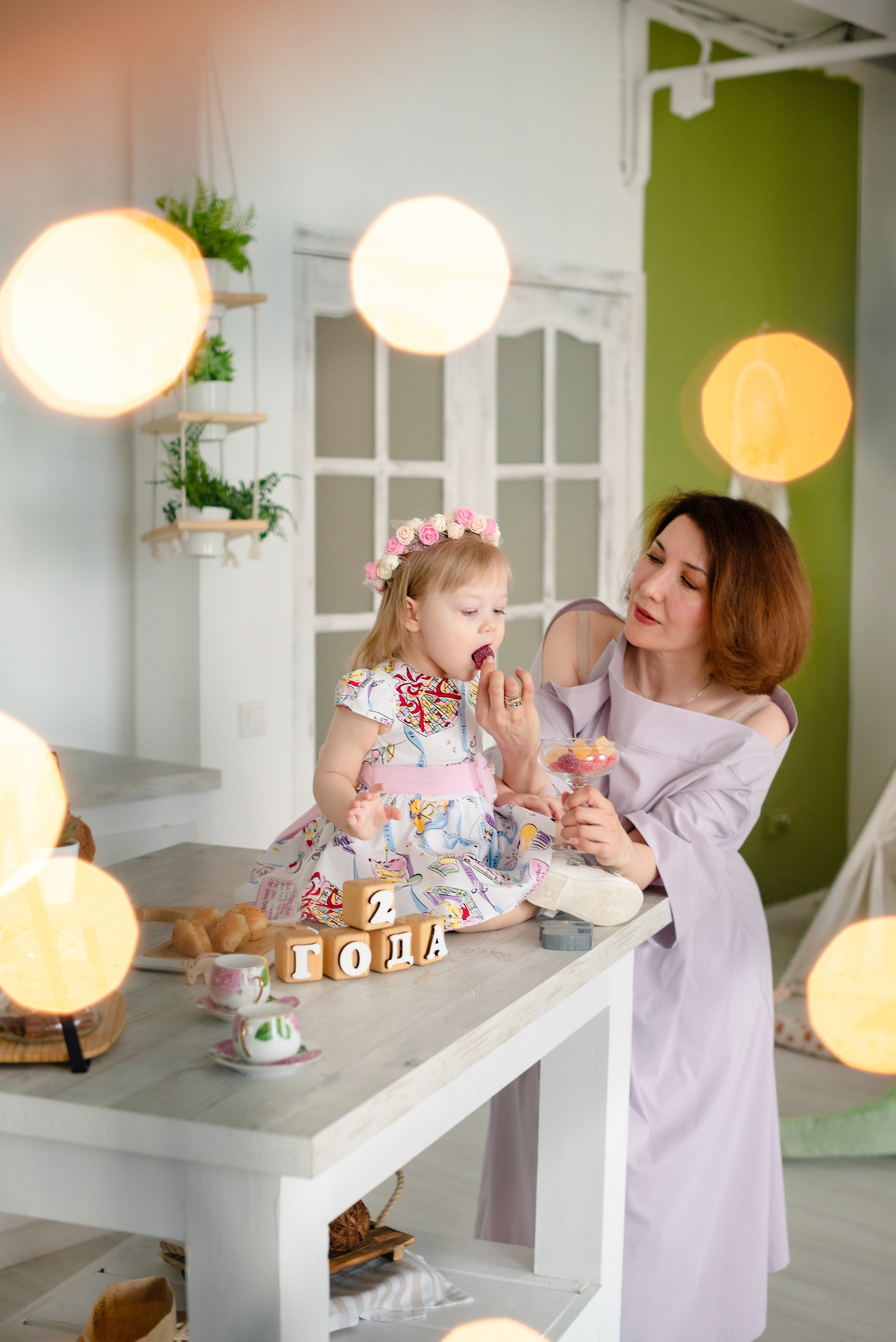 Викуля с крёстной в фотостудии Лайм. Детский и семейный фотограф в Сургуте и Нефтеюганске Анна Старцева