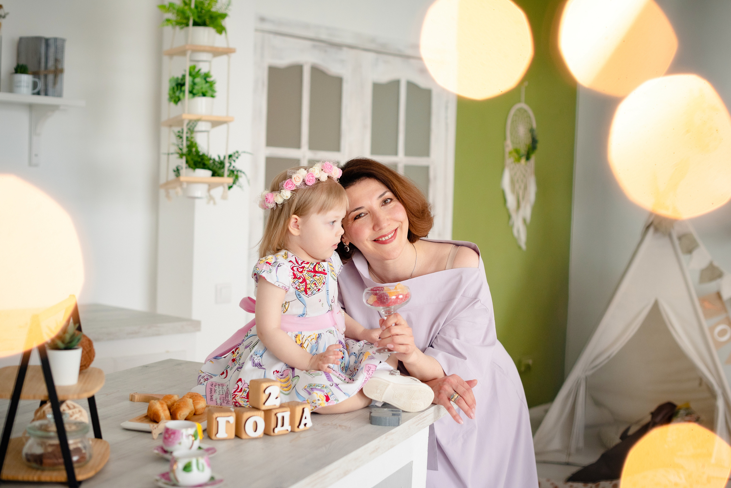 Викуля с крёстной в фотостудии Лайм. Детский и семейный фотограф в Сургуте и Нефтеюганске Анна Старцева