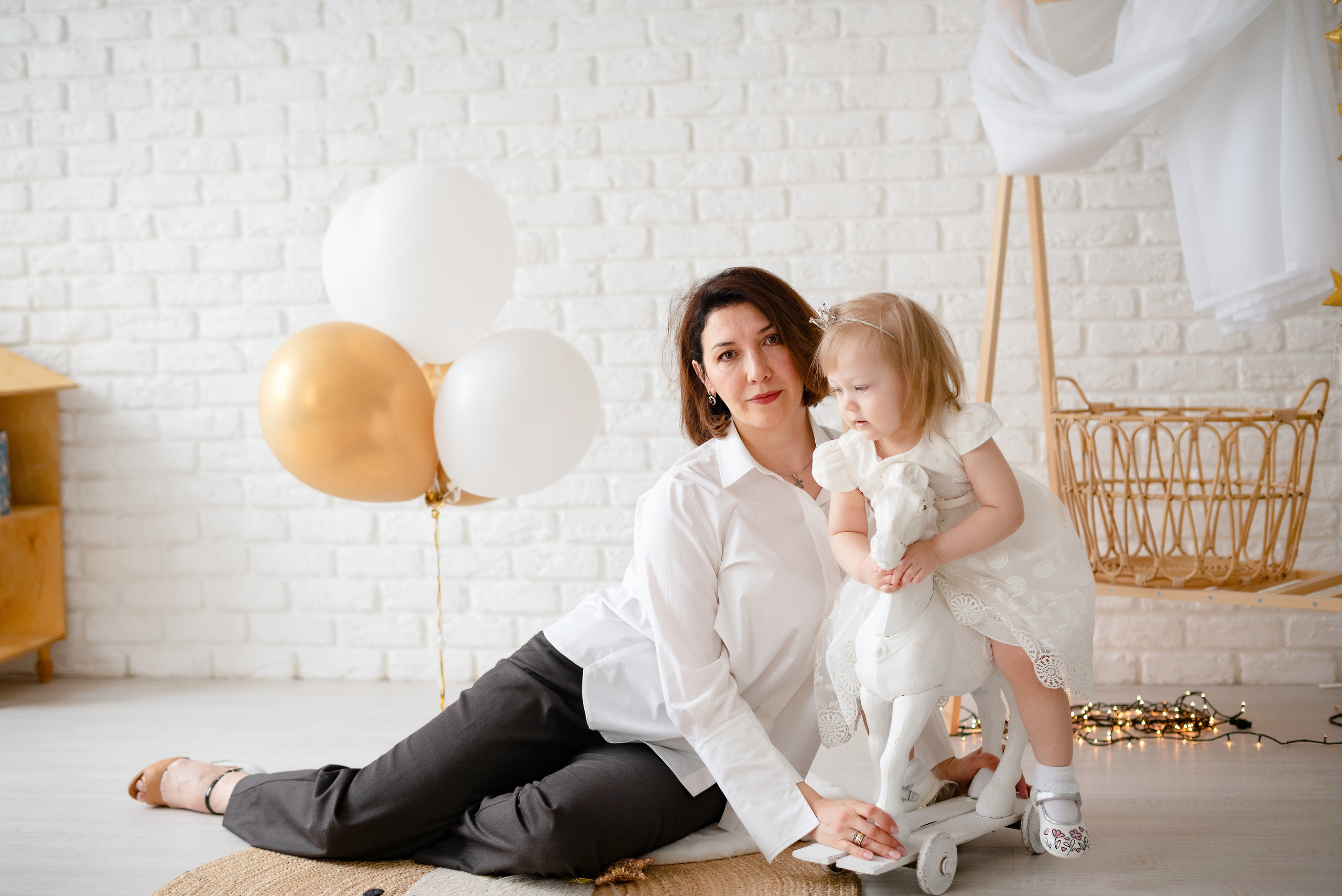 Викуля с крёстной в фотостудии Лайм. Детский и семейный фотограф в Сургуте и Нефтеюганске Анна Старцева