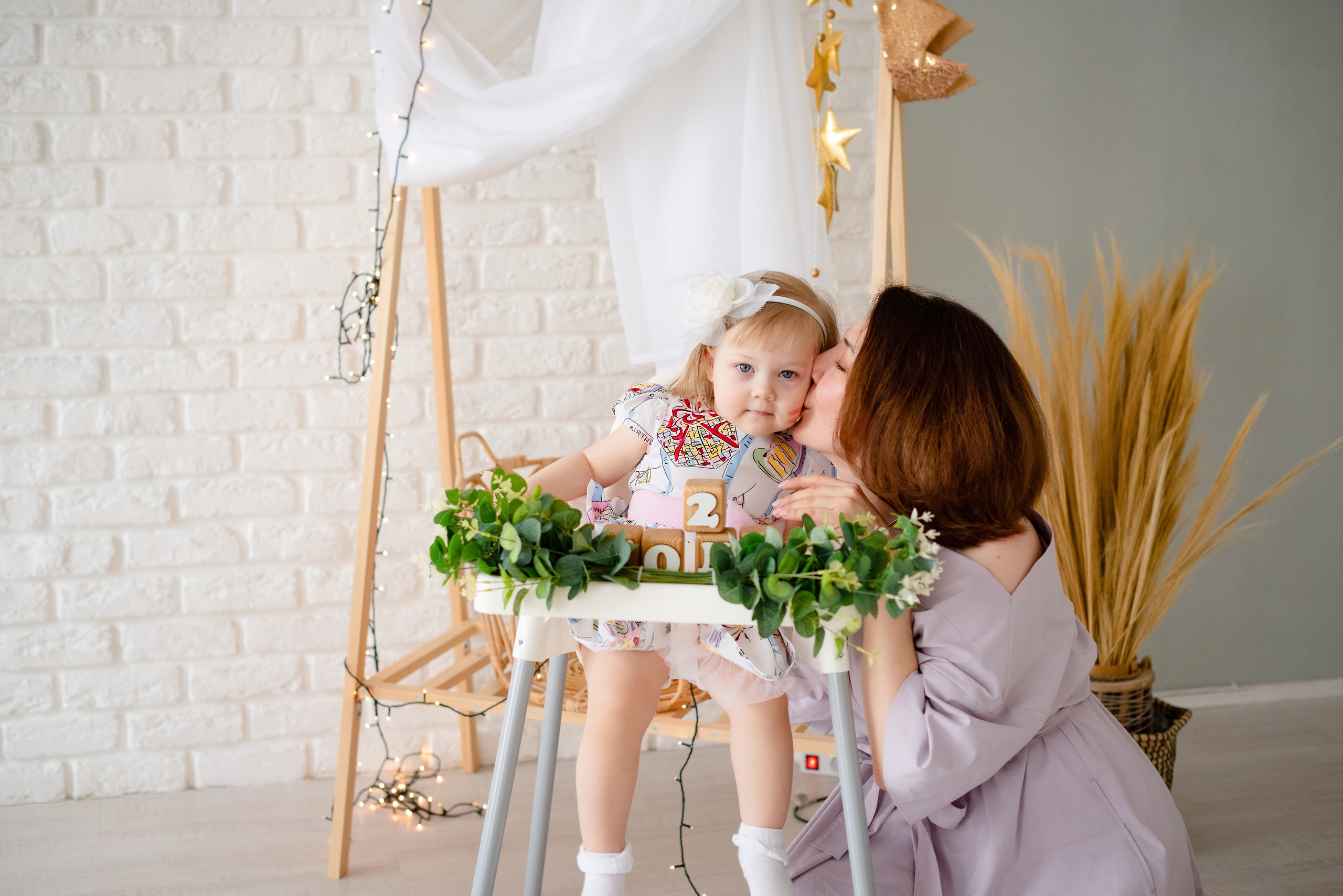 Викуля с крёстной в фотостудии Лайм. Детский и семейный фотограф в Сургуте и Нефтеюганске Анна Старцева