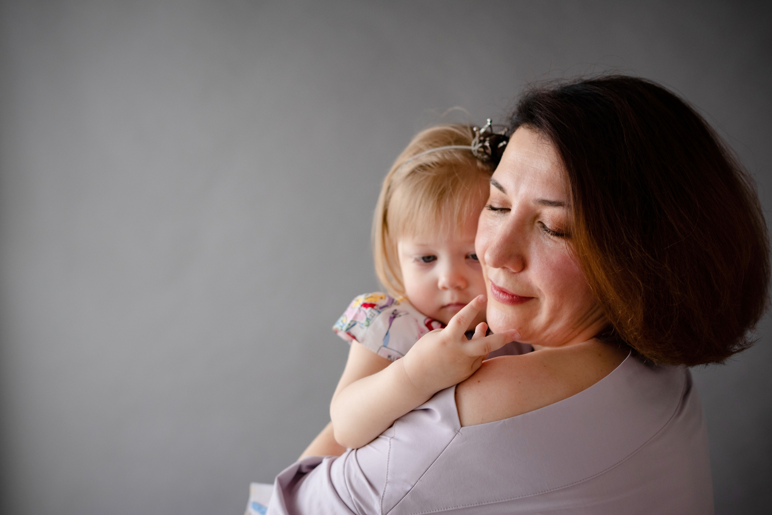 Викуля с крёстной в фотостудии Лайм. Детский и семейный фотограф в Сургуте и Нефтеюганске Анна Старцева