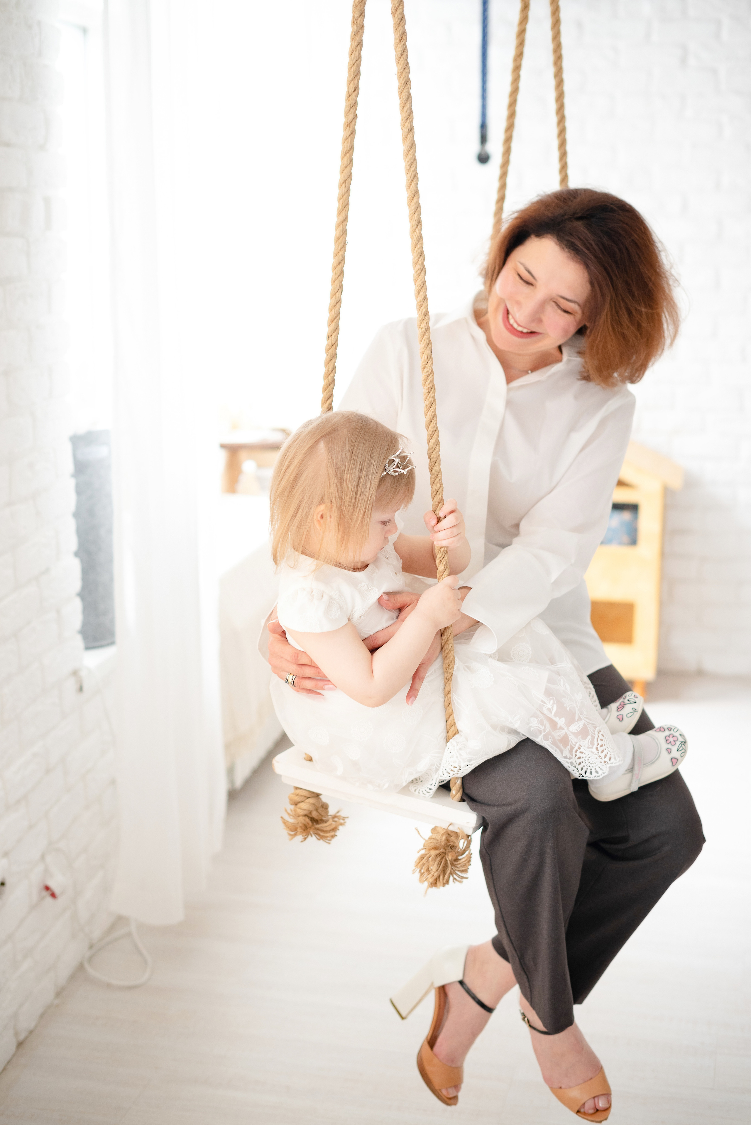 Викуля с крёстной в фотостудии Лайм. Детский и семейный фотограф в Сургуте и Нефтеюганске Анна Старцева