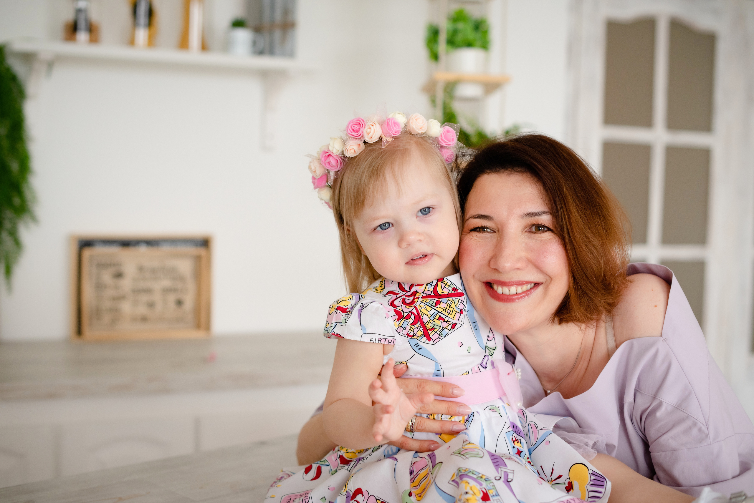 Викуля с крёстной в фотостудии Лайм. Детский и семейный фотограф в Сургуте и Нефтеюганске Анна Старцева