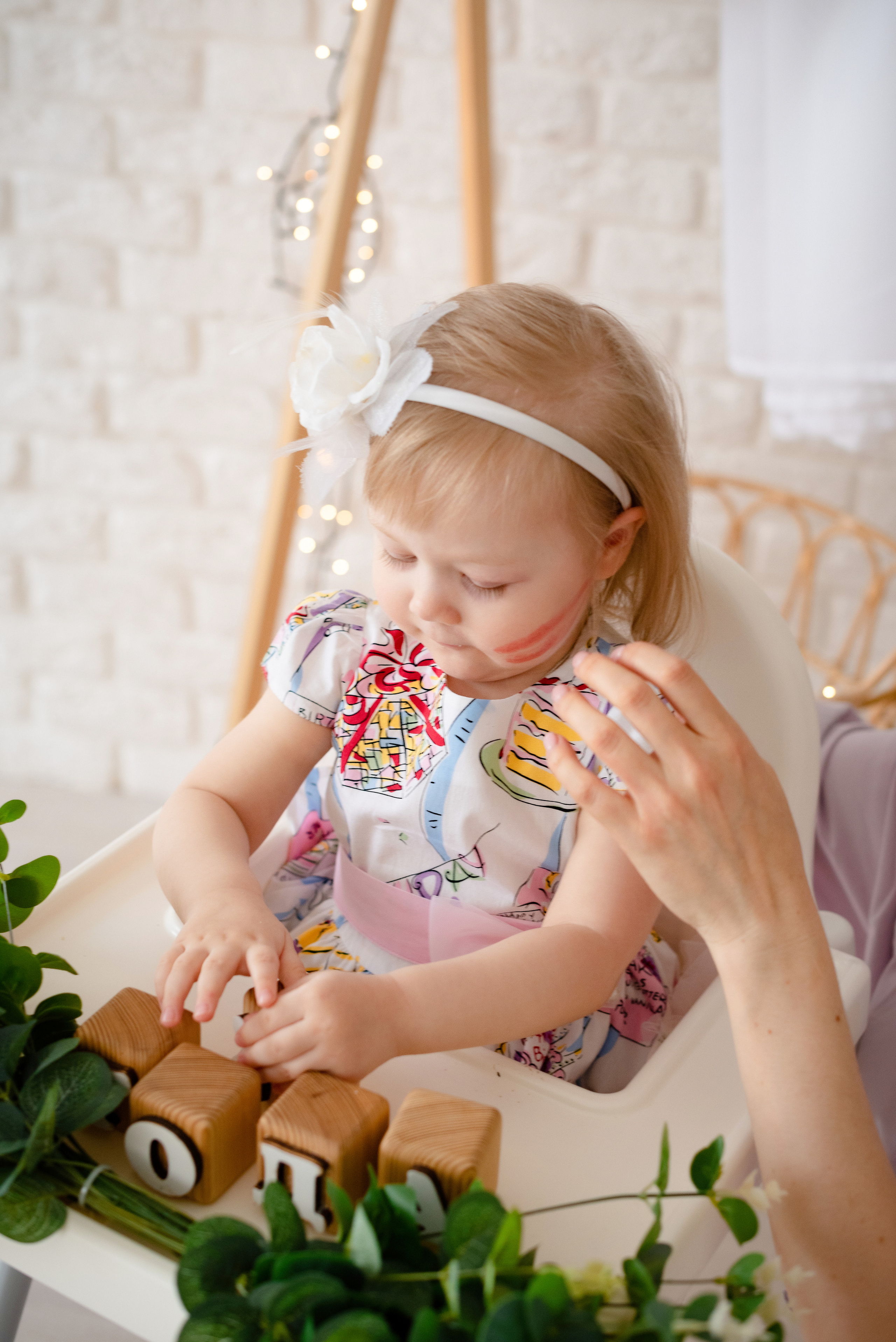 Викуля с крёстной в фотостудии Лайм. Детский и семейный фотограф в Сургуте и Нефтеюганске Анна Старцева
