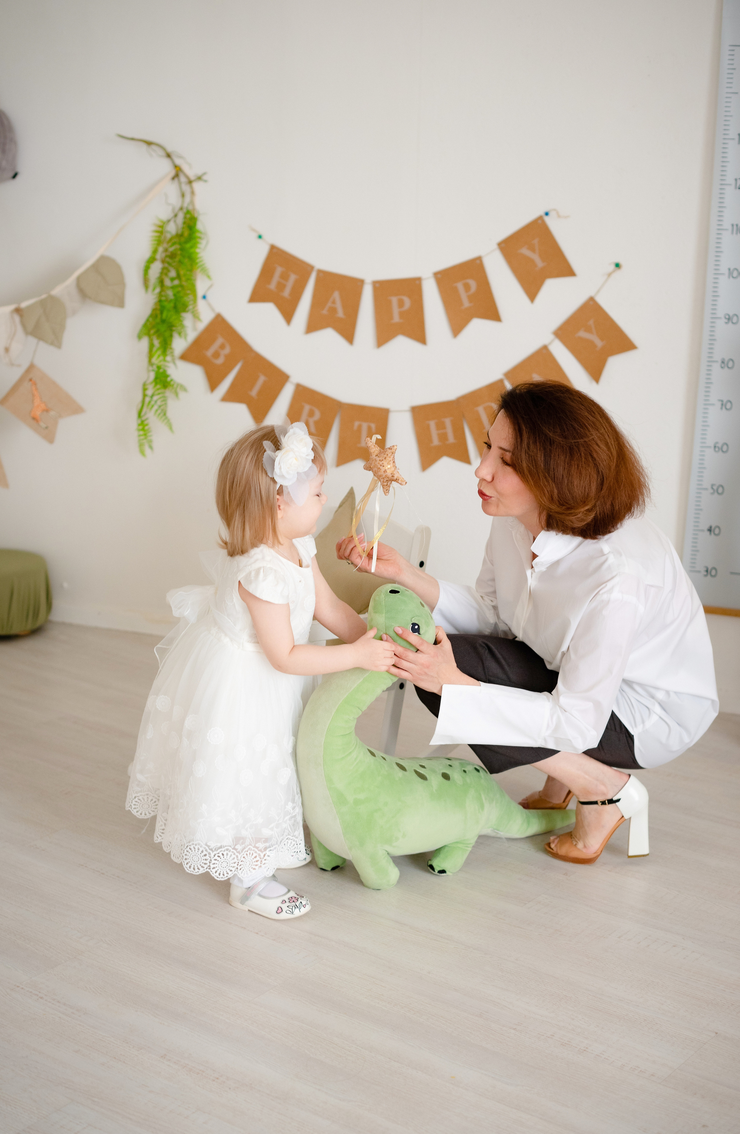 Викуля с крёстной в фотостудии Лайм. Детский и семейный фотограф в Сургуте и Нефтеюганске Анна Старцева