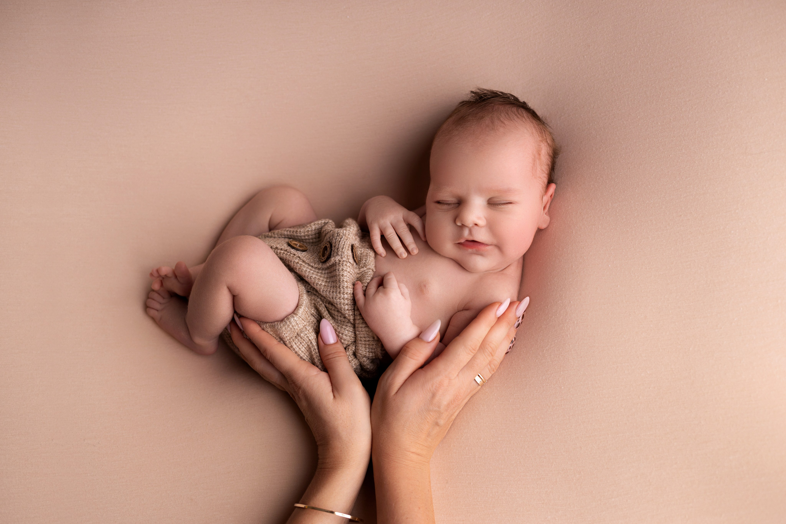 Классическая фотосессия малыша. Фотограф новорожденных малышей в Омске и Омской области Эльвира Камаева