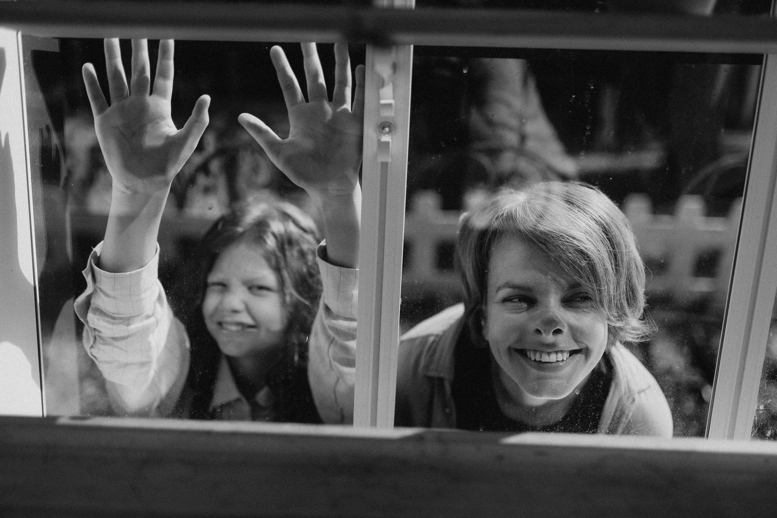 Дина и Миа в огороде. Семейный и детский фотограф в Москве Анастасия Меликова