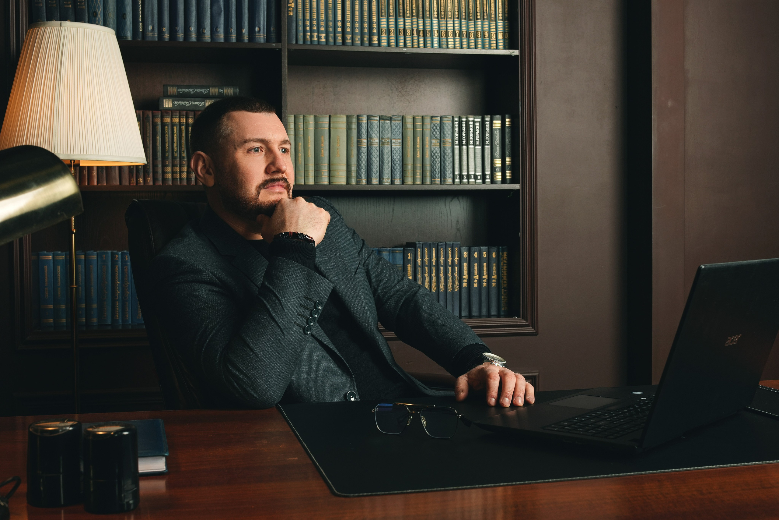 Фотосъемка бизнес портрета в Новосибирске | Корпоративная фотосессия | Фотограф MIGDA PHOTO. Фотограф Новосибирск: свадьба, репортаж и контент | Съемка от 3000₽ | MIGDA PHOTO