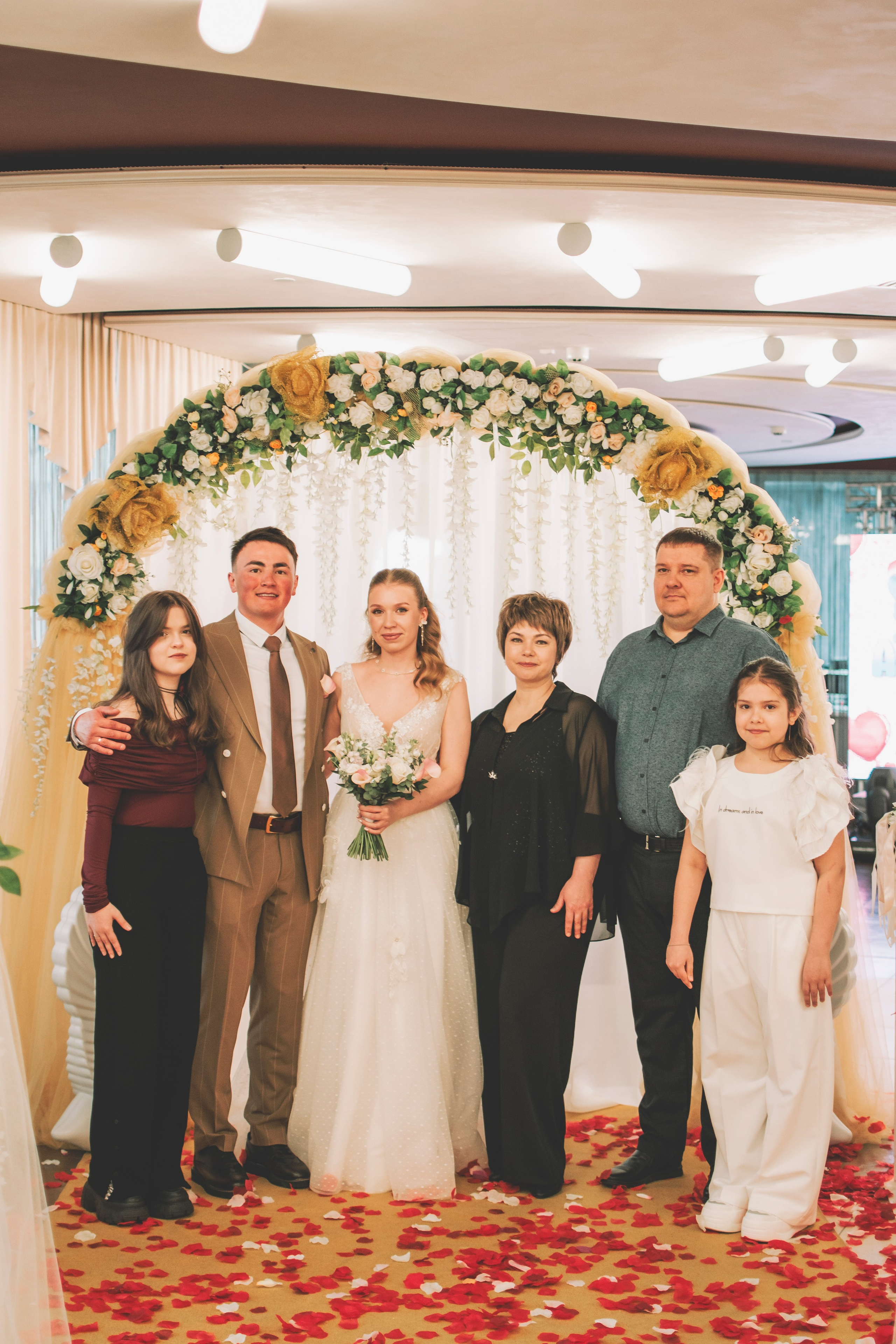 Альберт и Анастасия (Студийная фотосессия, роспись в ДК Нефтяник + фотосессия с гостями). Семейный и свадебный фотограф Губкинский и Ставрополь